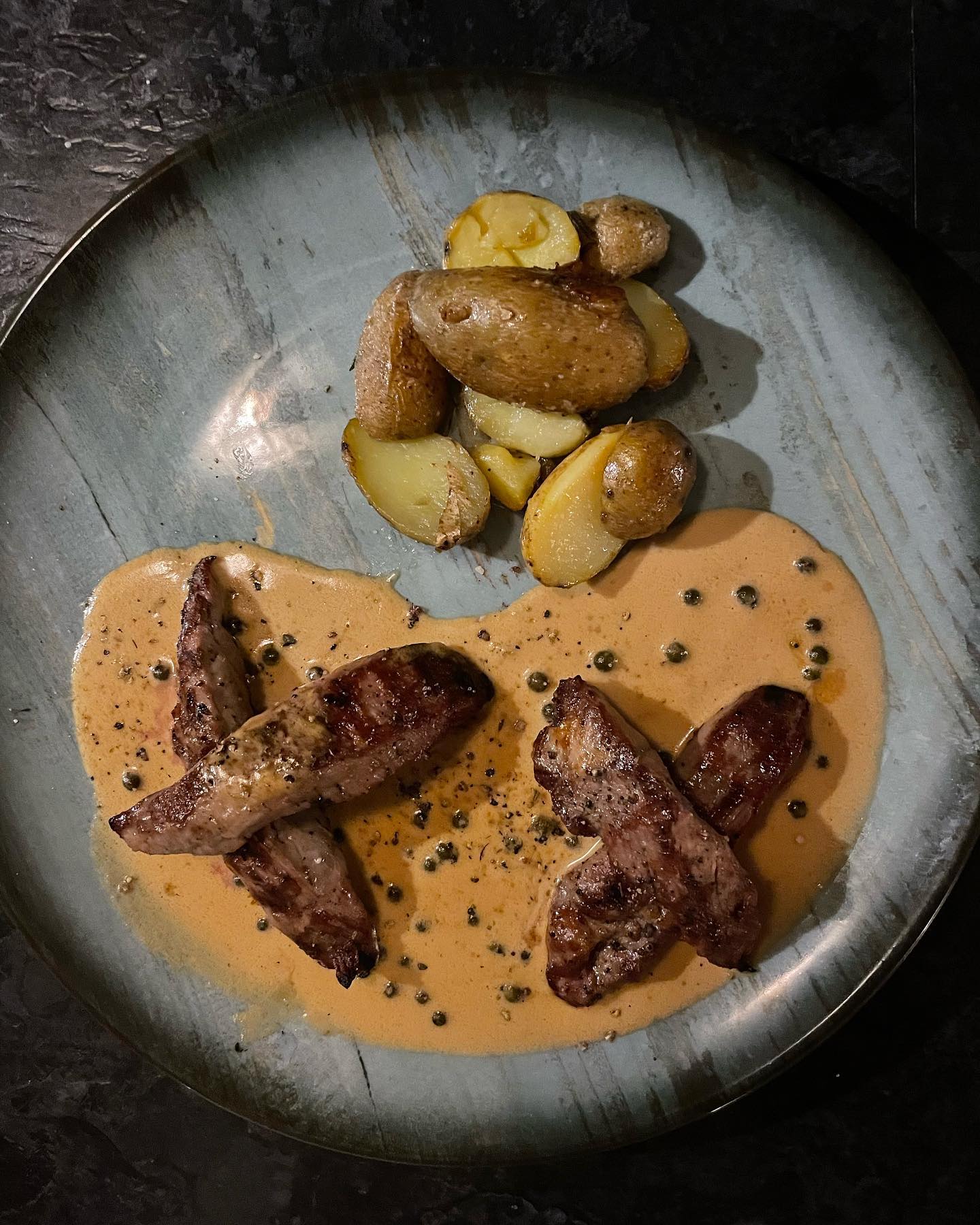 Leckeres Lamm Filet in unserer selbst gemachten Pfeffersauce, ein Traum!