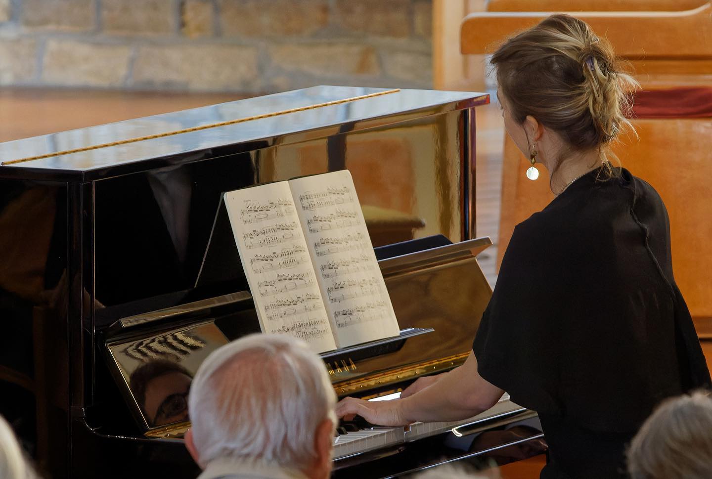 🇫🇷 Rien de tel qu’un charmant souvenir de concert pour nous conduire en douceur vers le week-end 🎶👌
🇬🇧 Nothing like a charming concert memory to gently lead us to days off 🎶👌
📸 Francis Payol
#ensemblesottovoce #musician #pianist #piano #music #classical #france #ensemble #sottovoce #lorient #bretagne #concert #liveperformance