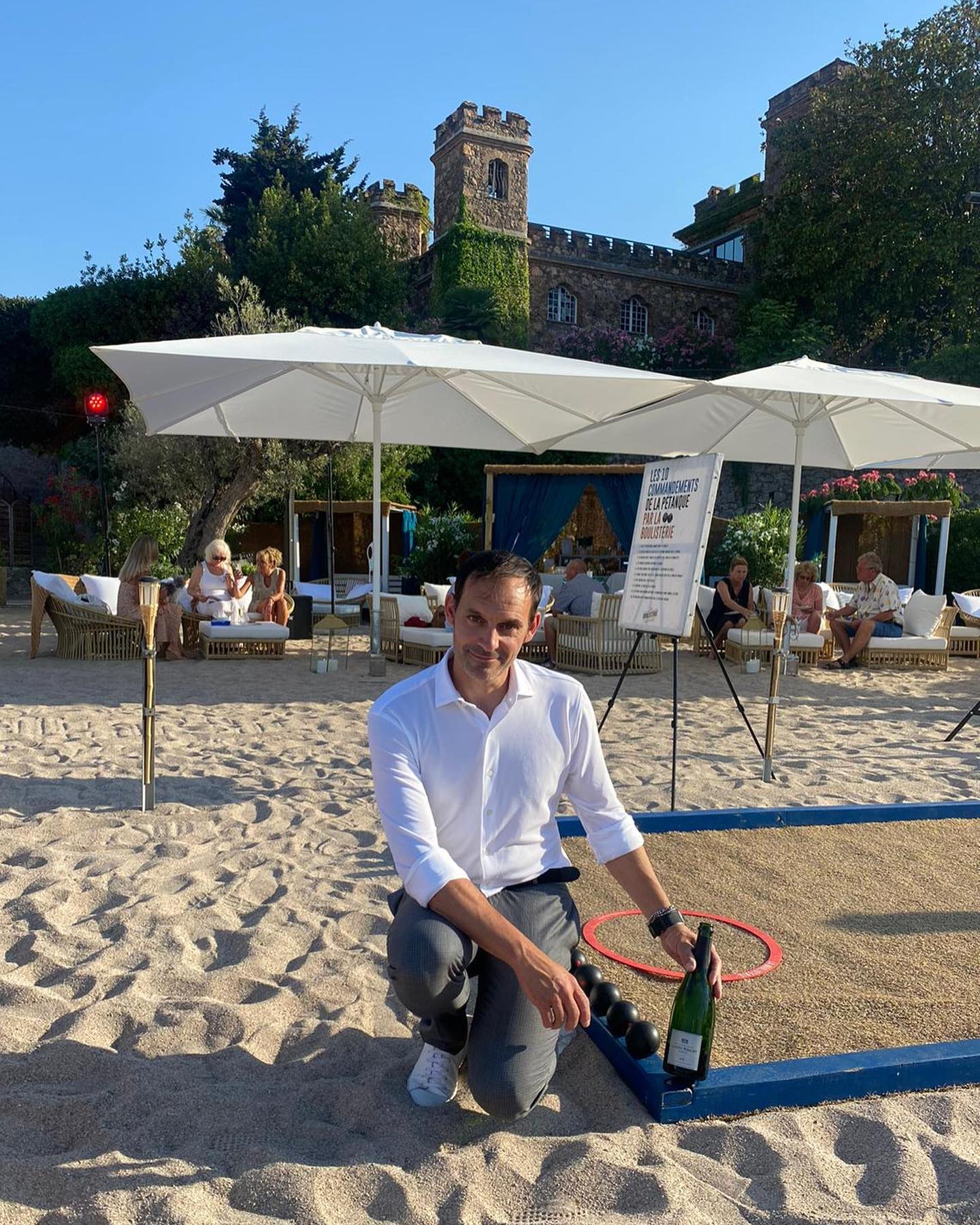 Retour sur l’inauguration de la @plage_blanche_theoule 🐚🍾
Merci au groupe @millesime_collection pour leur confiance et cette très belle soirée pleine de surprises ✨
#unebellehistoirequicommence #plage #theoulesurmer #inauguration #champagne #vigneronindependant #grandcru #soiree #partenariat