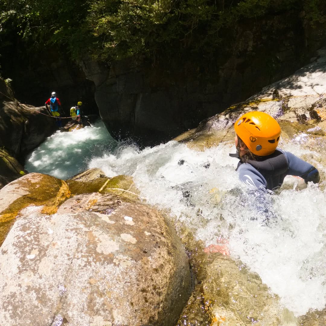 ¿Que mejor plan que pasar un día tirándose por los toboganes más locos del Pirineo? 🤪
#barranquismo en Ainsa, paraíso europeo del canyoning.
¡Salidas todos los días!
📲±34 608 331594
#barranquismo #ainsa #aínsa #pirineos #ordesa #ordesaymonteperdido #ordesanationalpark #pirineos #boltaña #aragon