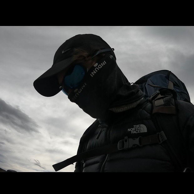 Défi Sportif 03💨🧊 Interrompu en raison d’une météo trop dangereuse,le 3ème défi était de traverser l’Islande à pied de l’ouest jusqu’à l’est sur 700 km. Après avoir marché 185km j’ai dû faire demi tour suite aux indications des rangers par rapport aux chutes de neiges, montées des eaux et aux vents de plus de 100 km/h entre les glaciers. C’est toujours difficile de devoir arrêter quelque chose qu’on a commencé mais la Nature a toujours son premier mot à dire et lorsqu’on ne l’écoute pas elle a aussi malheureusement le dernier mot. Cependant il faut avancer et regarder pour le suivant défi qui m’attend !