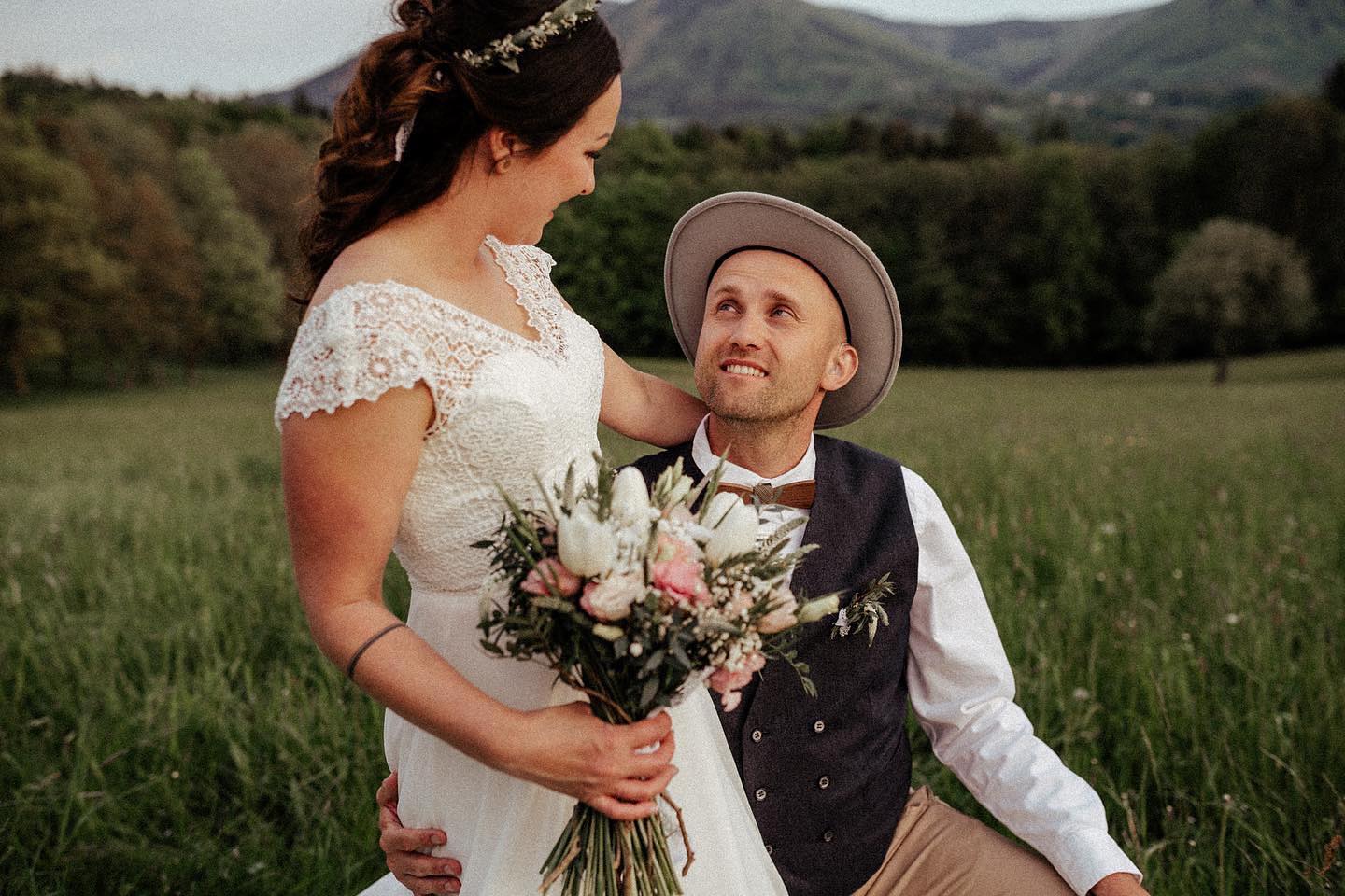 Verča a Honza
.
.
.
www.eichfoto.cz
.
.
#svatba #svatebnisaty #svatba2022 #svatebnifotograf #svatebniinspirace #svatebnifoto #wedding #weedingdiaries #svatebnikytice #instawedding #bride #ostravice #svatebnimisto #love #laska #fotograf #fotografostrava #weddingphotographer #lysahora #lysohori #beskydymountains #svatbavbeskydech #sonyphotography #sonygangcz #svatbavprirode