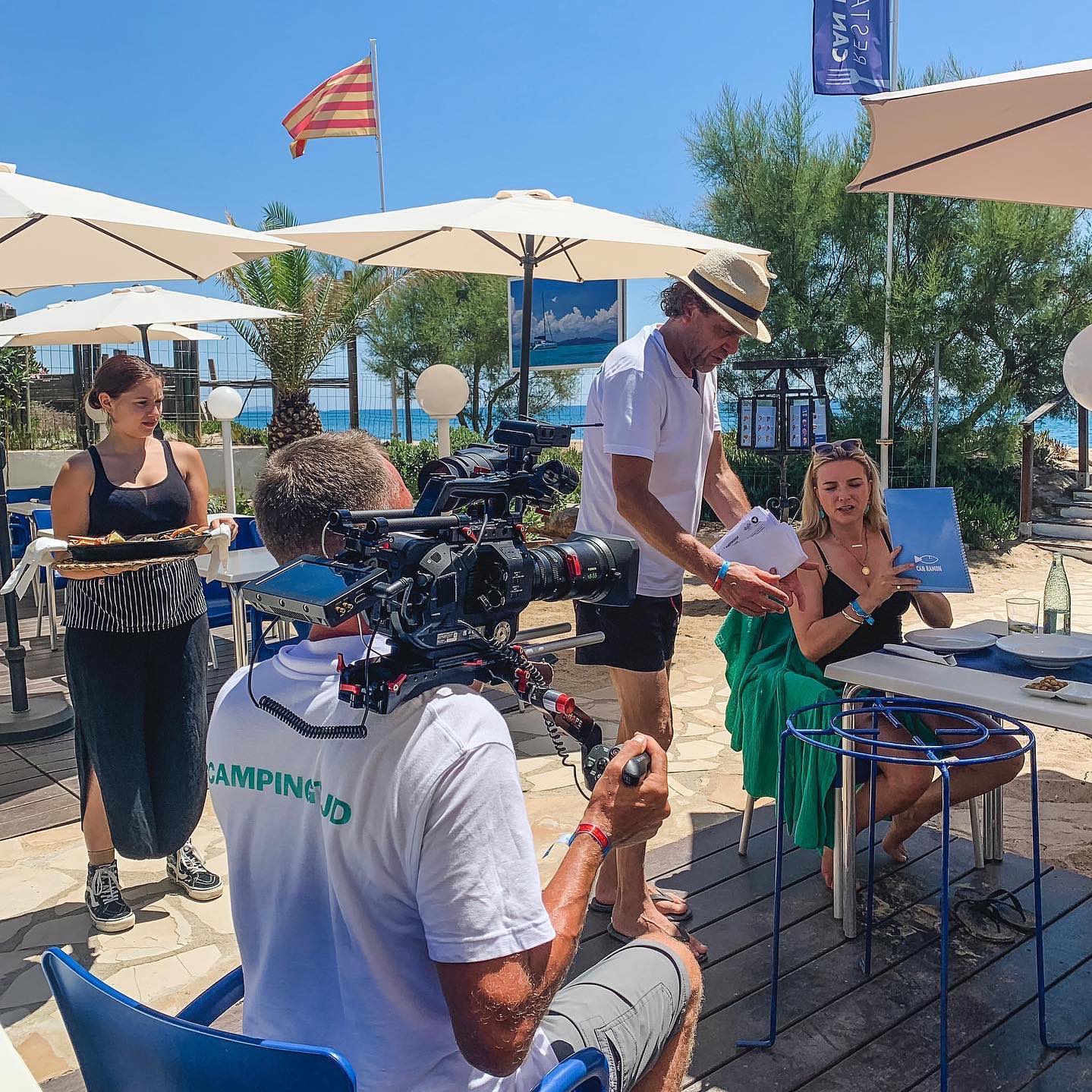 De kop is eraf! De eerste @vacansoleil_nl campings staan erop.
•
#campingtijd #rtl4 #vacansoleilcampingholidays #vacansoleil #filmfactory