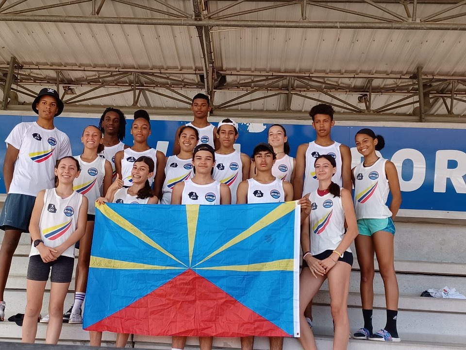 Bravo @maelle_ferblnt et @anais.pvl d’avoir representé la @lrathle lors de la Coupe de France des ligues à Angers. Maelle a fait tomber le record de la Reunion sur 200m Haies en 29’’72, 7e performce française minime. Bravo à elles et à @nathalielamauricienne responsable de la commission jeune 974
Résumé complet sur le site du club
#reunionisland #reunion #974 #Caposs #Lra #piste #trackandfield #compétition #ffa #minimes #liguereunionnaisedathletisme #jeunes #iledelareunion