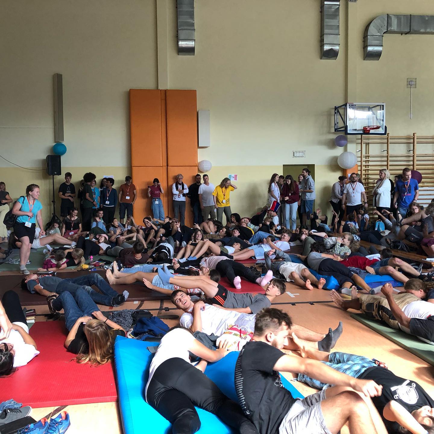 Poland - Day 2
A lot of music and laughter today. But also intensiv prayer and worship time.
Heute mal extra viel Musik und Gelächter bei verschiedensten Spielen und Aktionen. Aber auch intensive Lobpreis- und Gebetszeiten.