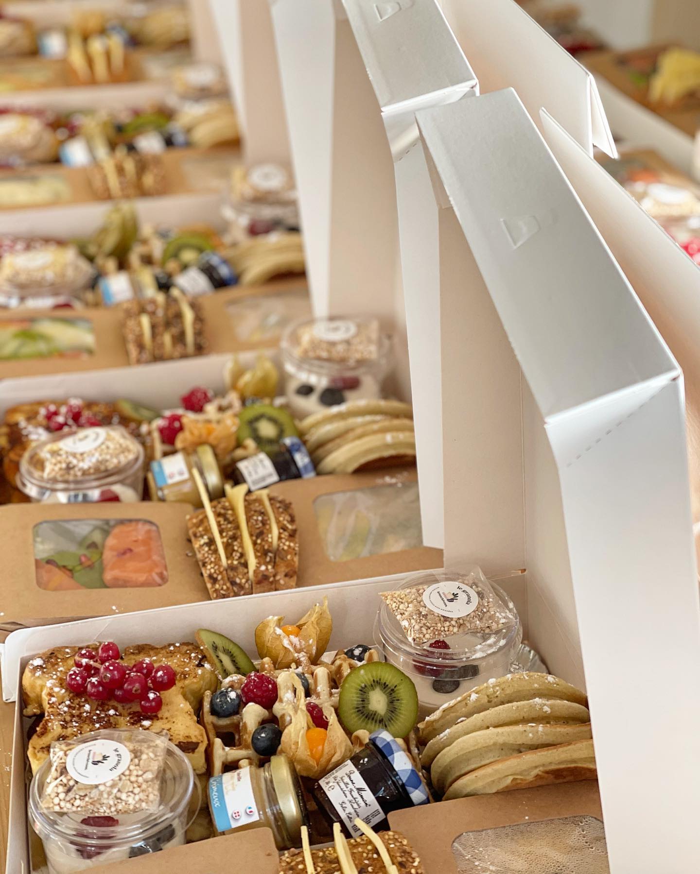 Nos brunch-box sont disponibles tous les dimanches dâĂ©tĂ© ! đ
#brunchevous #brunchbox #brunchstcergues #biscuits #food #foodinstagram #brunch #brunchtime #brunchhautesavoie #brunchdudimanche #event #anniversarybrunch #saintcergues #stcergues #machilly #juvigny #veigy #veigyfoncenex #loisin #lucinges #bonsenchablais #douvaine #villelagrand #fillinges #nangy #bonne #ballaison #cranvessales