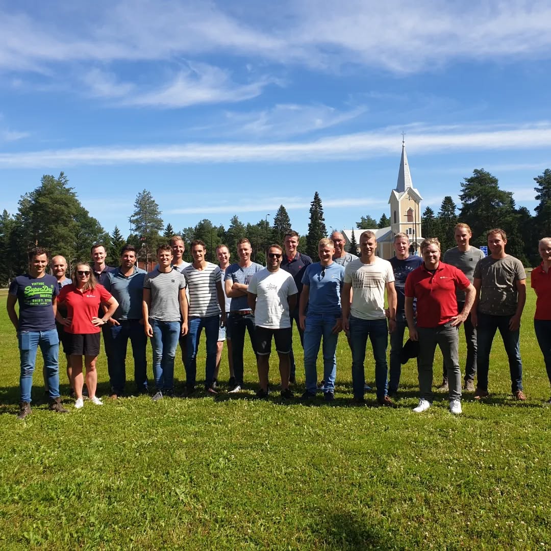 Takaisin normaaliin! Saimme vieraaksemme ryhmän hollantilaisia HZPC:n siemenperunaviljelijöitä. Pääsimme tutustumaan mielenkiintoisiin kohteisiin Tyrnävän High Grade-alueella sekä lähikunnissa! Suuret kiitokset @matinollinperuna @lannentila @liminganlahti1 @laplandhotelsoulu @tormalantila @vanhatienravintola @vihiluodonkala ja kaikki muut meidän kanssa aikaa viettäneet! #studytrip #hzpc #workingtogether #highgradearea