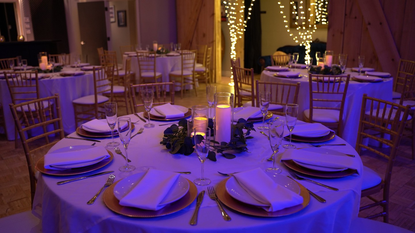 Isn't this a stunner? @blooming_decor_inc
We are excited to elevate our venue with formal dining options. We have the space for 5 rounds of 8 and a 6 person head table on the stage. This equals 46 people for a formal event.
New website coming soon, separated from our recording studio and solely dedicated to our events.
@btownsound
#burlingtonontario #weddingvenue #burlingtonwedding #burlingtonweddingvenue #burlingtonontariowedding #formaldining #weddingtables #btownsound #btownsoundsoundeventvenue
#burlingtonvenue