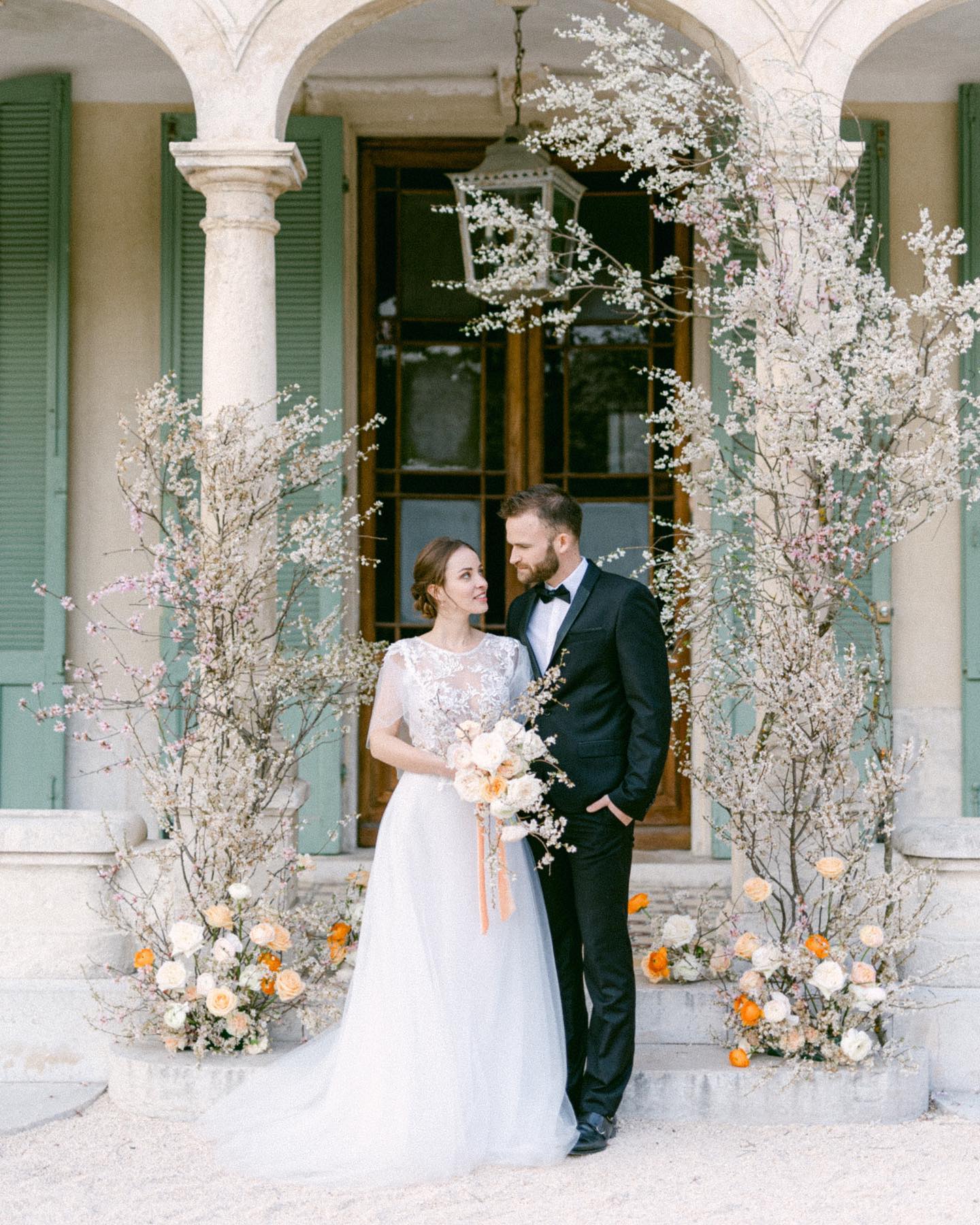 Elopement in the south of France
.
.
Filmmaker : @guillaumeauric
Wedding Designer & Art floral, Flatlay : @lablondeetlebarbudesign
Rental & Dishes : @jolibazaar
Dress : @marionferacreation
MUHA : @karinebrossardmakeuphair
Jewellery : @sohelo_bijouxmariage |@swarovski
Stationery : @lapommeetlapipe
Wedding cake : @lesdelices2gladys
.
Publié sur @adore.blogmariage
.
#provencewedding #fineartweddings #weddinginprovence #bridalinspo #mariageromantique #fineartweddingphotographer #bridetobe2023 #fineartcuration #frenchwedding #frenchrivierawedding #weddingphotographer #photographemariage #mariagecotedazur #weddingplanner #sinspirersemarier