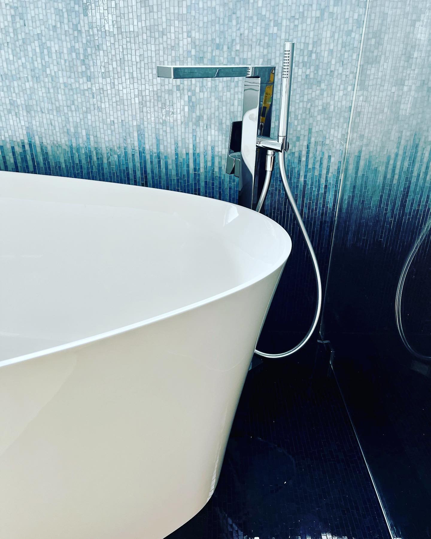 Slick ombré by @artistic_tile for our Edgartown Harbor project. @fantini_official #bathsofinstagram #edgartown #edgartownharbor #artistictile #fantini