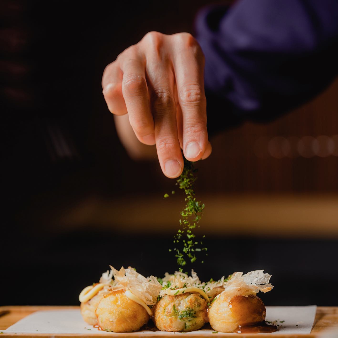 New date announcement💥
Learn to make Japan’s favourite street food, #takoyaki on Sunday 21 August at 11am at @_pantechnicon
At this family-friendly summer workshop, you’ll learn to make the authentic savoury and dessert version of takoyaki balls but also dashi broth, the base of an umami rich soup and in a larger sense, the backbone of Japanese cuisine. I will also teach you how to use the special takoyaki pan, flipping the balls with a pick like a pro! These special pans will be provided for the duration of the workshop but you can also easily purchase them online if you want to throw your own takoyaki party at home!
Link to the booking at @_pantechnicon website :
https://www.pantechnicon.com/experience/p/takoyaki-masterclass
The workshop is suitable for adults, and children over 7 years old.
We hope to see you there!
Photography 📸 by @andrewurwinphotography
#takoyaki #japanesefood #japanesestreetfood #japanfood #homemade #homemadefood #cookbookauthor #recipe #instafood #japanesecooking #londonfood #cookingclassinlondon #cookeryclasses #atsukoskitchen #japanesefoodlover #otsumami #たこ焼き #たこ焼きパーティー