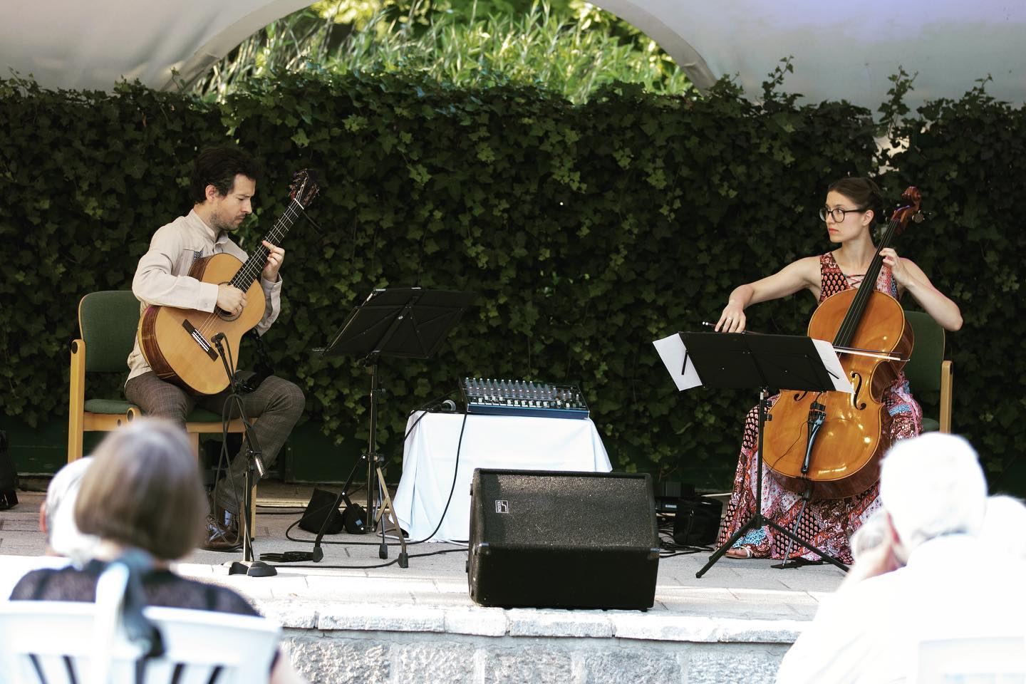 Vielen Dank an Gerhard Pirngruber für die schonen Fotos von unserem letzten Konzert im @botanischer.garten.linz!
Vielen Dank an Friedrich Schwarz und an alle, die diesen Abend möglich gemacht haben.
#cello #music #cellist #celloplayer #cellolife #cellomusic #classicalmusic #violoncello #strings #music #musica #musician #vienna #musicfestival #livemusic #guitar #classicalguitar #musicismylife #musicos #musico #music #music #musica #musicians #guitar #chile #linz #kultur