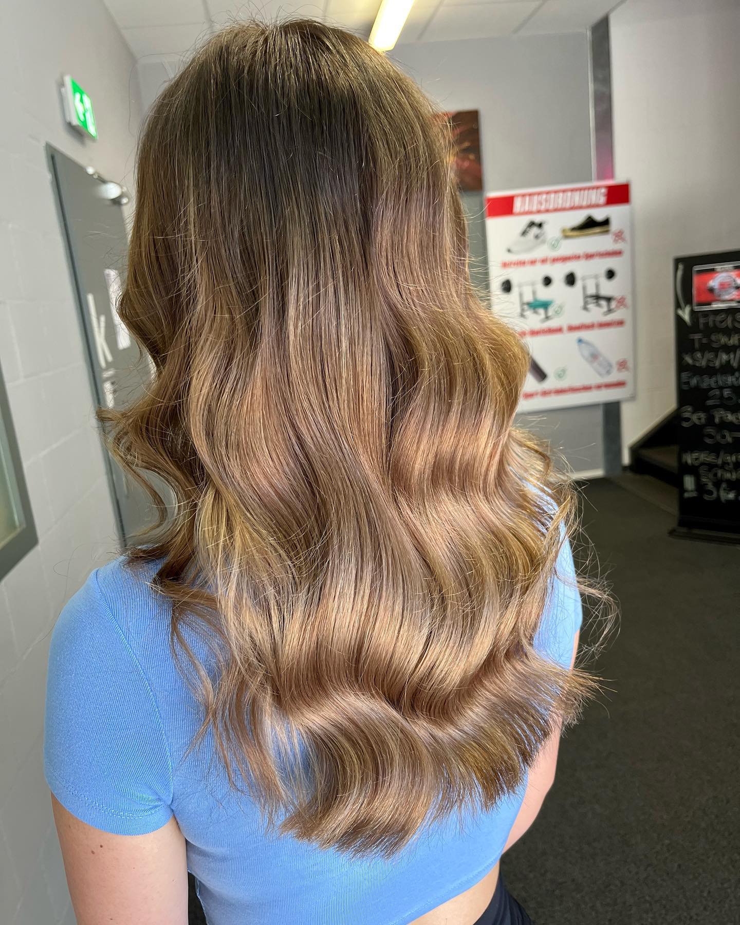 Same balayage, different lighting ☀️
.
.
#balayage #ombre #blondebalayage #wellabewegt #perfectstyle #blondehair #blonde #blond #hair #hairdresser #haircut #besthair #amazinghair #hairgoals #hairideas #hairinspiration #hairlove #hairinspo #hairtrends #hairtransformation #hairstylist #healthyhair #hairartist #behindthechair #meches #highlights #blondehighlights #blondemeches #longhair @__yaelkoller__