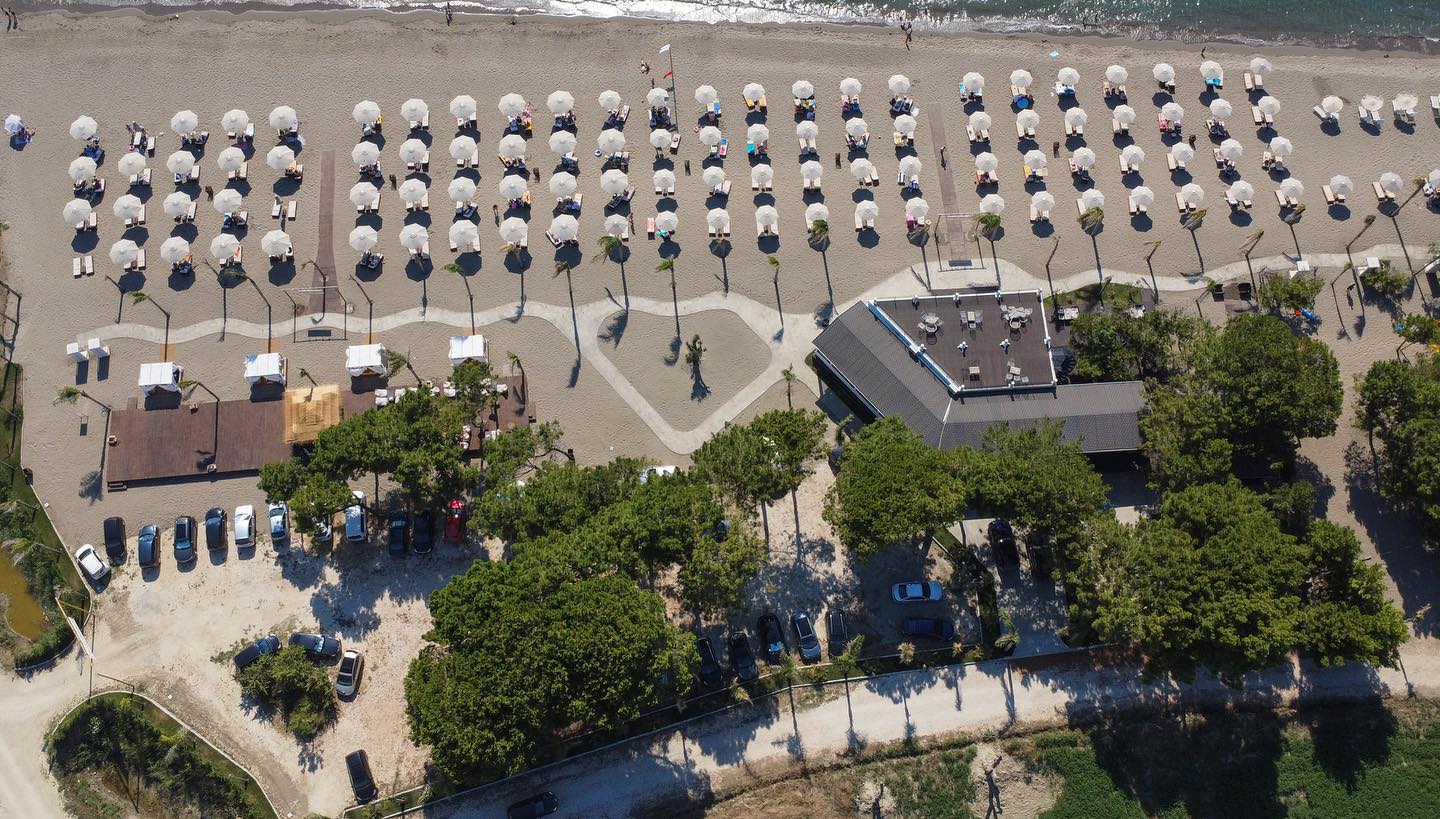 Sea la vié… @posh.beach 🌊☀️🫧🌴
#poshbeach#posh#spille#beachdays#sand#sea#summer#beachbar#restaurant#seafood#cocktails#music#drinks#deluxezone#kidszone#familyzone#albania#travel#vacation