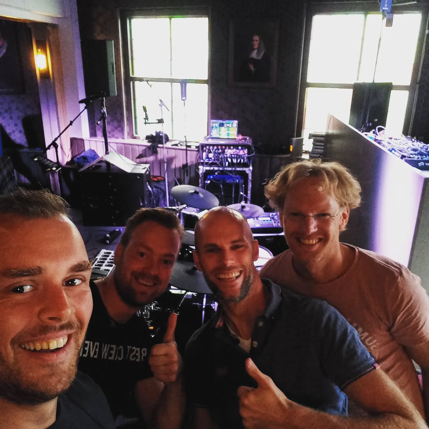 Dag 2 PC Kaffee
Zometeen spelen we weer 2 live nummers in de uitzending van het PC Kaffee op @omropfryslan met @geertvantuinen