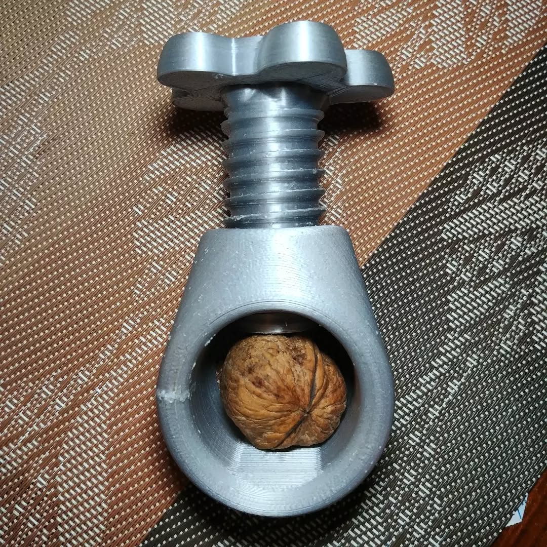 Nut Cracker!🔧
Sometimes a right tool is needed for the right Job. 😉
3d printed by @3beeprinting
Design from https://www.thingiverse.com/thing:3230634
#3dprintingservice #walnut #nutcracker #3dprinted #3beeprinting #nederland🇳🇱