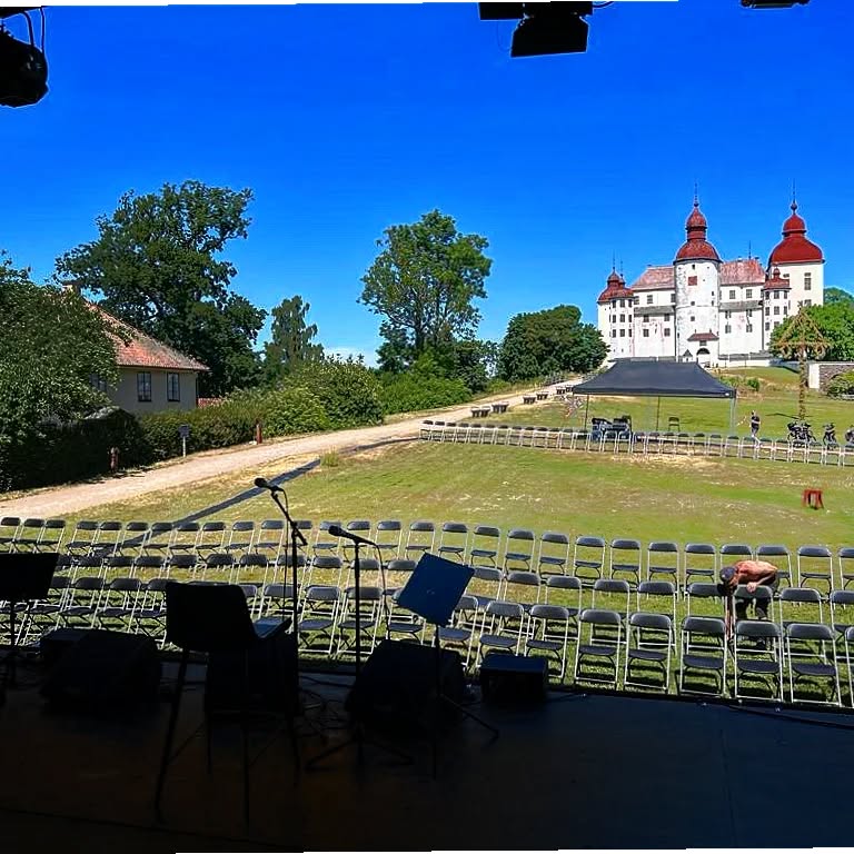 En annan av sommarscenerna som är ute med konsertserien Sessions är på Läckö slott. Systemet vi satte upp där består av
20 WPS
4 SX218
3 SXC118
4 DD6
6 iK42
#wssab #wavefrontprecision #martinaudio @krall_entertainment #läckösessions
