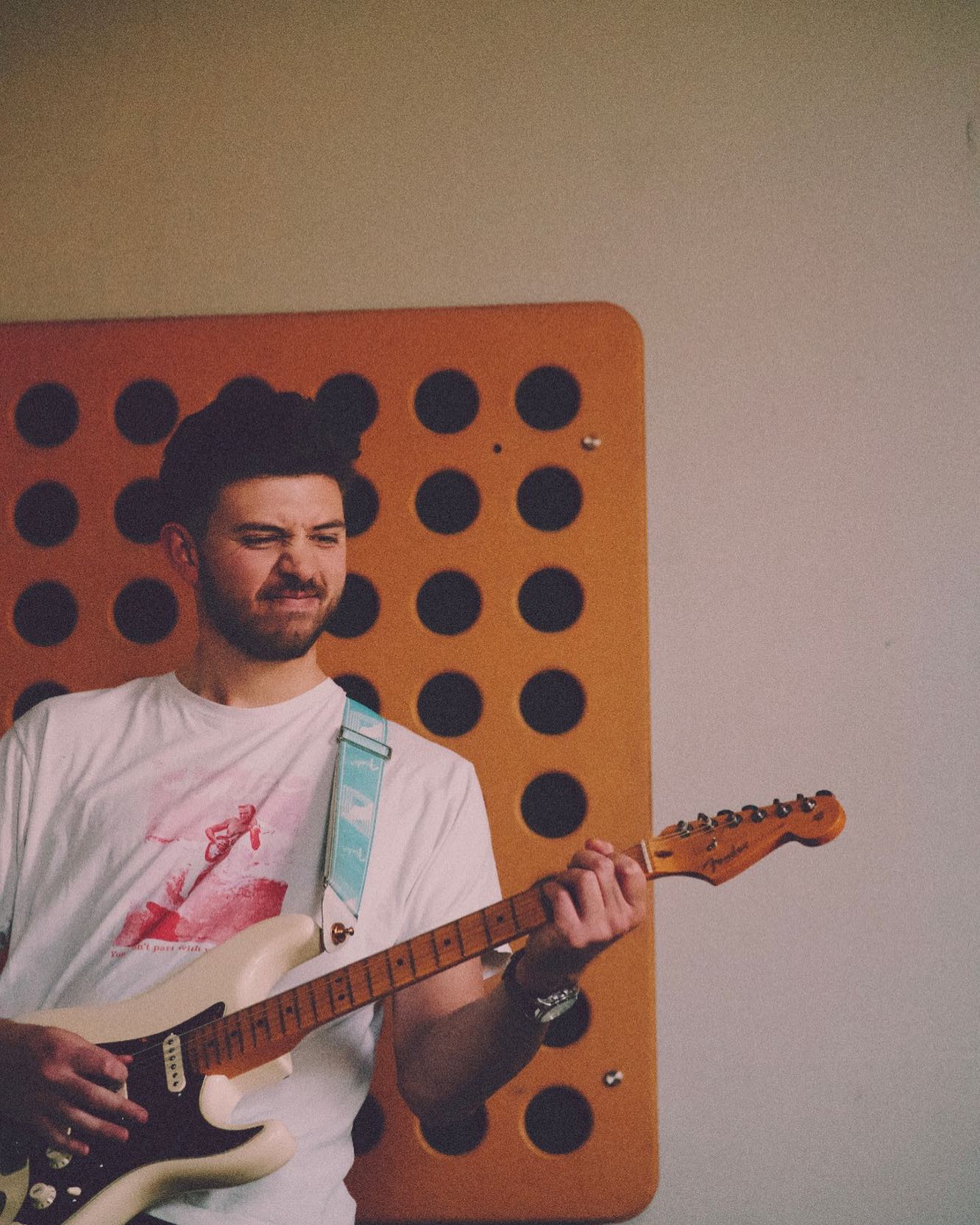 Introducing…Paul! Fretboard fire starter and Musical mastermind, Paul’s ready to bring you every electrifying moment you could ever need.
From soaring solos to filthy funk rhythms Paul glues the band together with endless harmony. The soothing tones he conjures provide you with the perfect backdrop to sing your heart out and dance the night away! 🤟
.
.
.
.
#miamihigh #miamihighfunction #functionband #weddingband #guitar