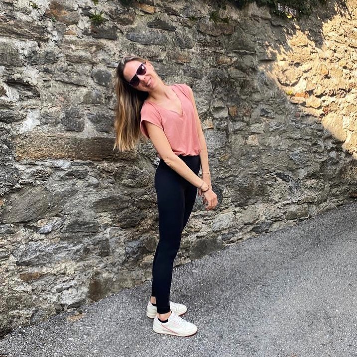 Weisst du, dass es nebst der Ernährung auch eine Bewegungspyramide gibt? 🤔🏃🏻♀️
Dabei gilt
- möglichst wenig sitzende Freizeit
- 2-3mal pro Woche mind. 10min Kraftsport
- 3-5mal pro Woche mind. 20min Ausdauer
- Alltagsbewegung mind. 30min täglich
Wie motiviert bist du? Was würde dir helfen, mehr in Bewegung zu kommen? Was bereitet dir Spass?
Nebst meinen Ernährungsberatungen biete ich auch mein BodyArt Training in der Gruppe oder privat an.
Interessiert? Reinschnuppern ist möglich 😉
Ein Training für Körper, Geist und Seele 🙏🏻
➡️ mehr dazu findest du auf meiner Seite www.intobalance.ch
Lass dich inspirieren ✨