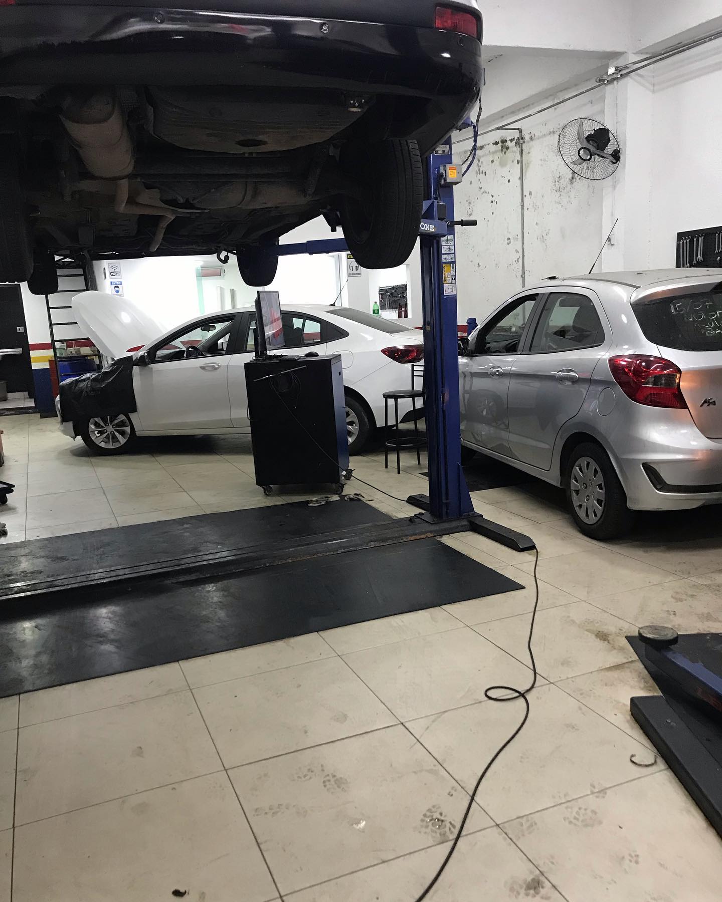 A manutenção preventiva é importante pois diminui as possibilidades do condutor se envolver em um acidente devido ao desgaste natural dos componentes do seu veículo. Além disso, a manutenção preventiva é mais barata que a corretiva. Por isso, é sempre importante conferir algumas coisas no veículo periodicamente, como FREIOS, AR-CONDICIONADO, PNEUS, ÓLEO, BATERIA. 🚘
AUTO CENTER FIESTA & AUTO CENTER VARGINHA: o que o seu carro precisa, sempre com o melhor atendimento.
Venha nos conhecer:
📍 Unidade Shopping Fiesta
Av. Guarapiranga, 752 - Vila Socorro
Tel: (11) 5523-0320 - (11) 5521-0481
Celular: (11) 97852-8992
📍 Unidade Varginha
Av. Senador Teotonio Vilela, 10.960
Fixo: (11) 5526-3412 - (11) 5526-5441
.
.
.
.
.
.
#manutençãoemdia #manutençaopreventiva #revisao #oficina #mecanica #mecanicageral #carros