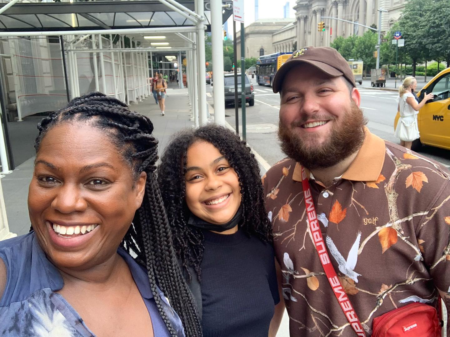 The Legendary Papa Family! This student has been such a joy in my life for the past 6 years and counting! She texts me every year on, in her words, our ‘first lesson anniversary’. Mom and I also ran into each other at a @sza concert! So we knew. 💅🏻🎶