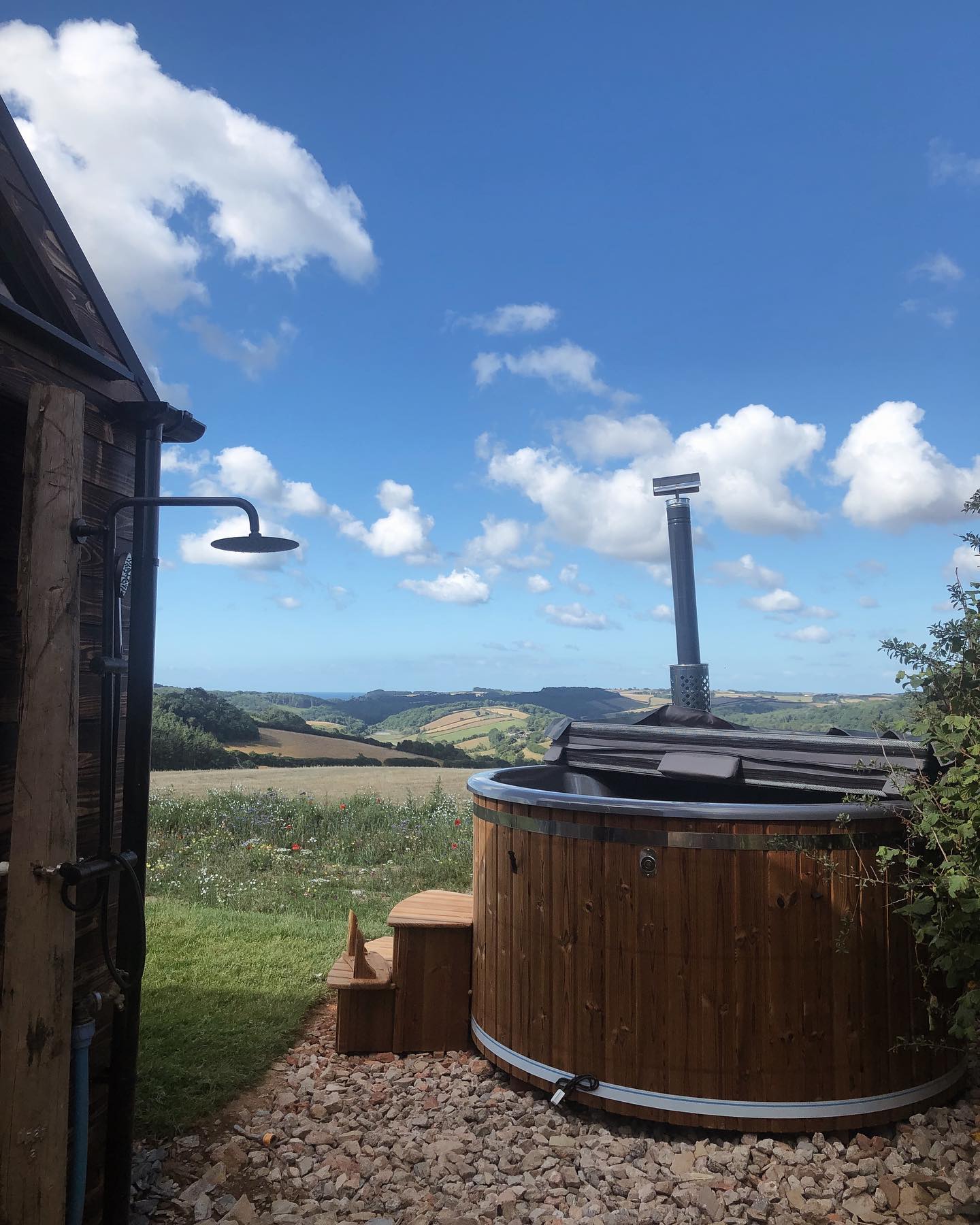 What a way to end your week and start the weekend! 🌿
We have wood fired hot tubs in all three of our cabins! Cottlass and Slate park have two person ones whereas Longdown has a larger 6 person one for groups that book all three cabins.
This pic is of Longdown’s hot tub with its views down the estuary and that triangle of dark blue is the sea 🌊
#devon #staycation #glamping #cabin #hottubs #outdoorliving #wildlife #bubbles #woodfiredhottub #escapetotheland