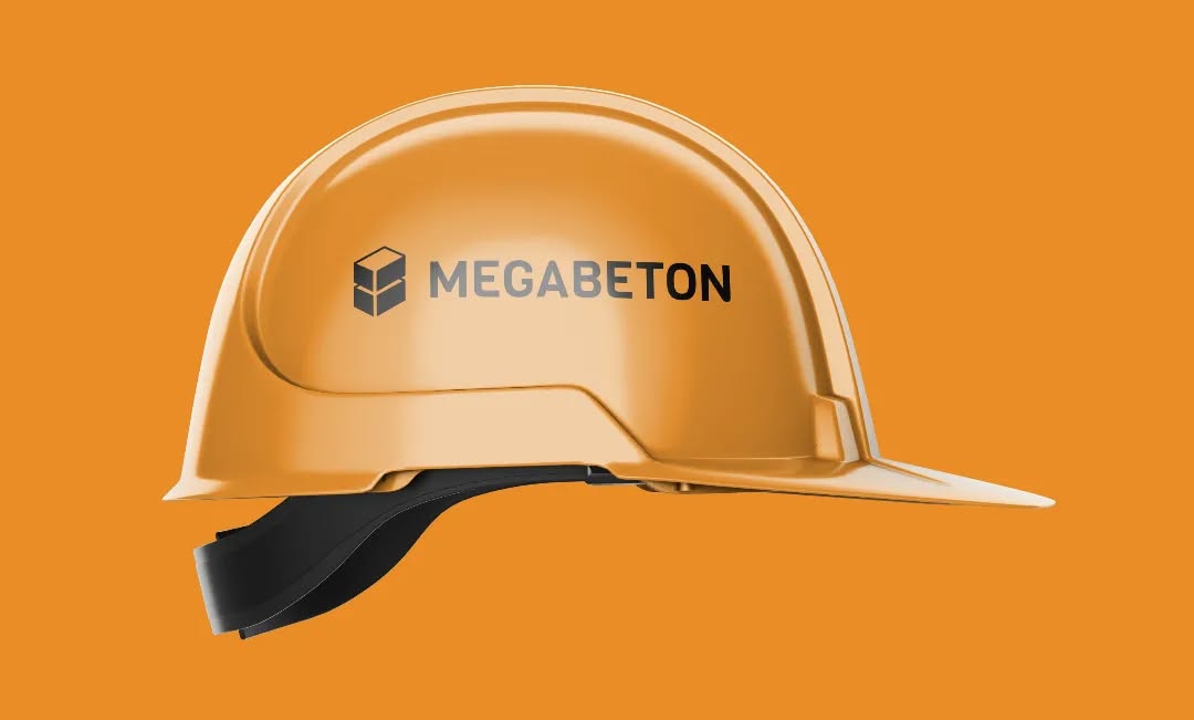 Logo pro stavební firmu Megabeton.✅
Firma se ve svém odvětví odlišuje použitím betonových bloků, jakokožto systému, který přináší revoluci do průmyslových staveb. Součástí využití je snadná manipulace s produktem (forma stavebnice) a skvělá stabilita.
V podobném duchu bylo vytvořené logo - myšlenka grafického prvku spočívá ve vizuálu dvou minimalisticky ztvárněných cihel, přičemž svislá mezera grafického prvku stylizuje propojení materiálů jako význam efektivní aplikace produktu.
K logu vznikla řada vizualizací a logomanuál definující pravidla využití loga.
Logo bylo zrealizováno ve spolupráci s agenturou Workoholix. 🤝
.
.
.
Logo for construction company Megabeton. ✅
The company stands out in its industry by using concrete blocks as a system that revolutionizes industrial buildings. Part of the use is easy handling of the product (kit form) and excellent stability.
The logo was created in a similar spirit - the idea of the graphic element consists in the visual of two minimalistic rendered bricks, while the vertical gap of the graphic element stylizes the connection of materials as the meaning of effective product application.
A number of visualizations and a logo manual defining the rules for using the logo were created for the logo.
The logo was realized in cooperation with the Workoholix agency. 🤝
#logo #grafika #design #logodesign #antoninparal #logodesigner #like #graphic #graphicdesign #grafickydesign #designlogo #kolin #freelance #stavby