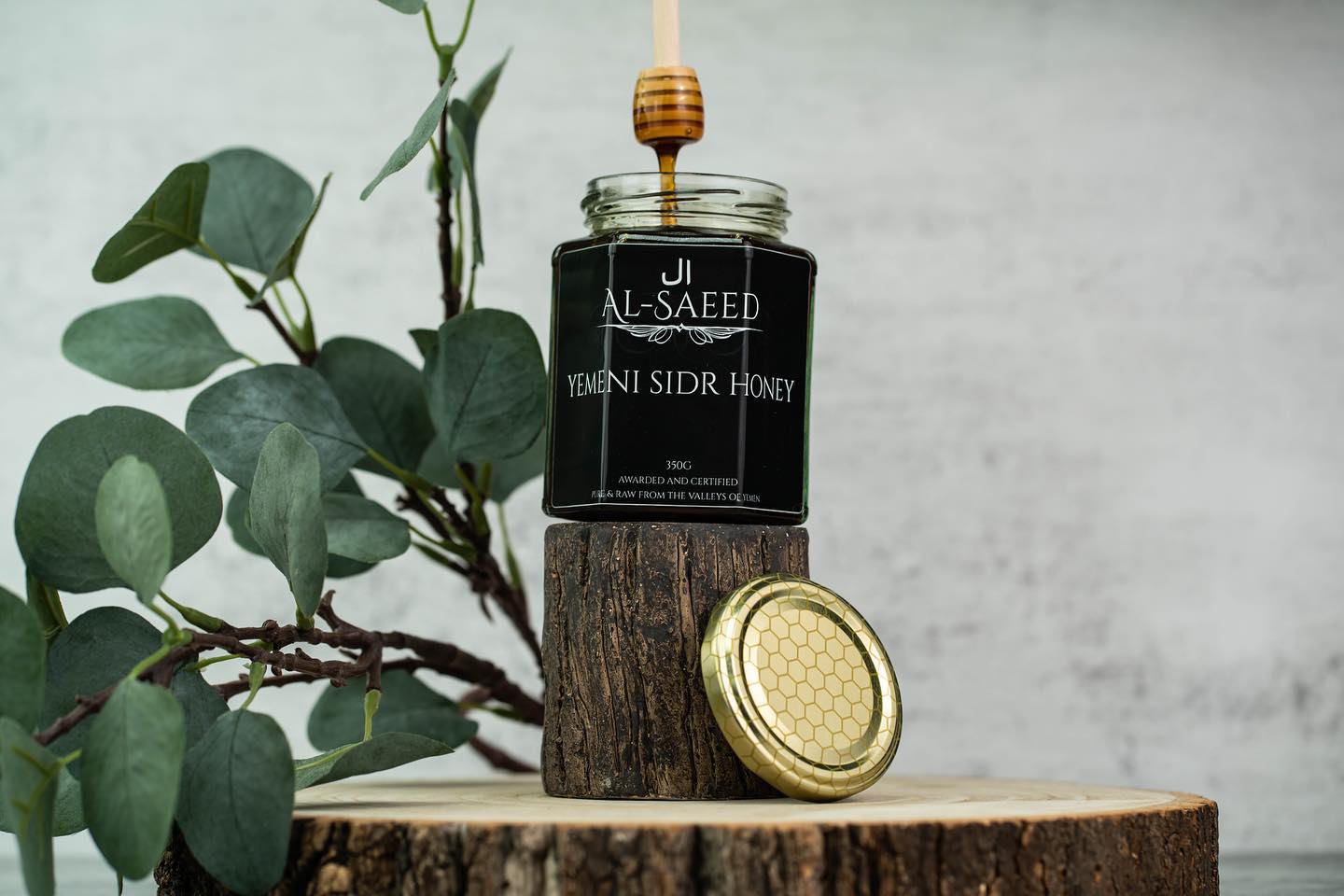 Treats Infections| Yemeni Sidr honey has anti-fungal properties when eaten or applied on the skin, which makes it a great ailment to help prevent the formation of infections on wounds and injuries. Its antibacterial properties are particularly good at fighting the bacteria that cause sinus infections and other yeast infections. Many people use it in diluted form (with water) as a spray if they do not like the sticky feeling of it on their skin.
.
.
.
.
.
.
.
.
.
.
.
.
.
#alsaeedco #yemeni #yemenisidrhoney #honey #organic #natural #remedy #halal #manchester #food #photography #bees #gold #illness #naturalremedies #sunnah #prophetic #manuka