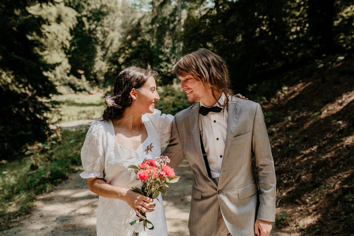 Petr a Camila :) .
.
.
www.eichfoto.cz
.
.
#svatba #svatebnisaty #svatba2022 #svatebnifotograf #svatebniinspirace #svatebnifoto #wedding #weedingdiaries #svatebnikytice #instawedding #bride #ostravice #svatebnimisto #love #laska #fotograf #fotografostrava #weddingphotographer #praha #chile #pruhonice #svatbavbeskydech #sonyphotography #sonygangcz #svatbapruhonickyzamek