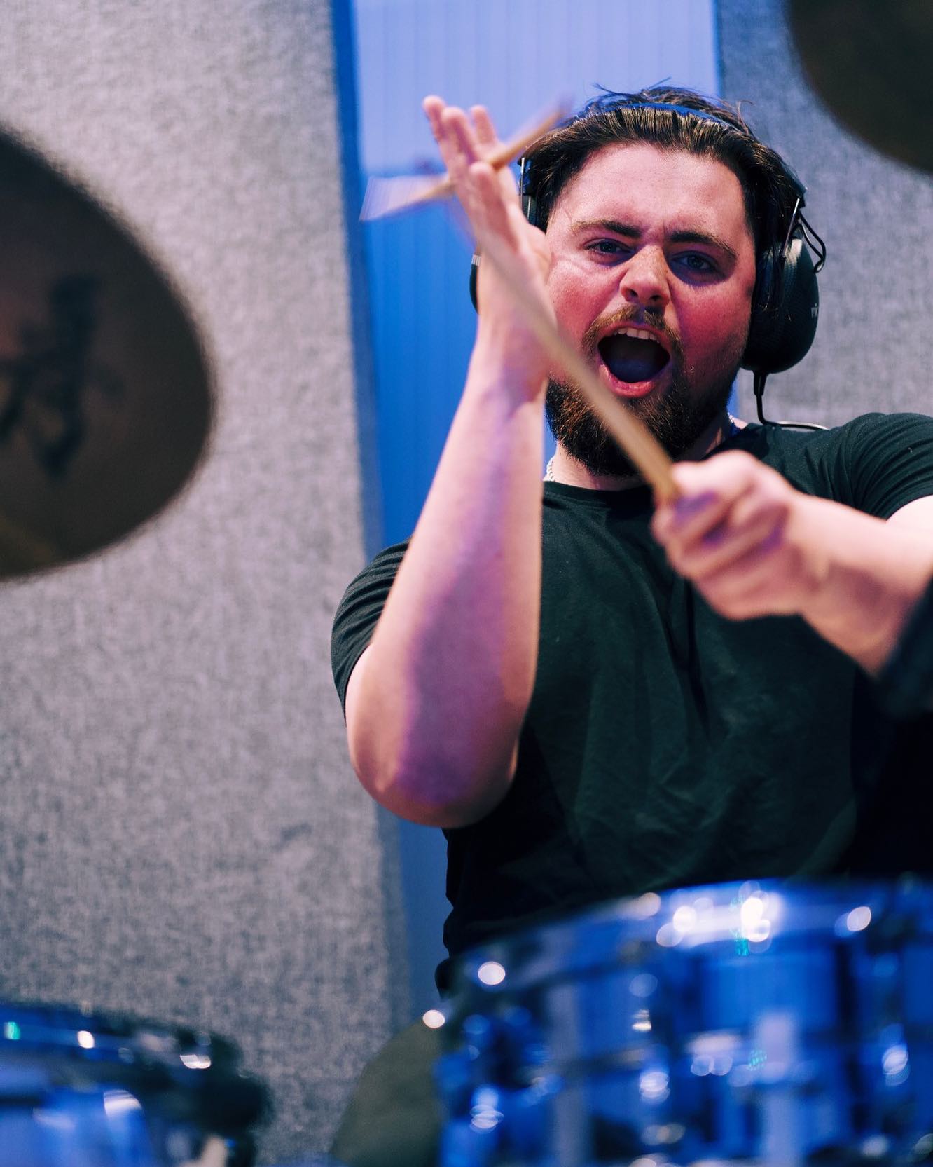 This is joe, Groove king and pocket professional. With unstoppable energy and relentless rhythms he is the life of the party.
From paradiddles to power ballads (and everything in between) Joe can whip you up a beat to anything! So when you’re feeling tired after a night of non stop boogieing Joe’s the man to blame! 🕺💃
.
.
.
.
#drums #wedding #weddingband #functionband #brighton #function #party #miamihigh #miamihighfunction #functionbands #livemusic #weddingentertainment #disco #coverband #brightonband #coversongs