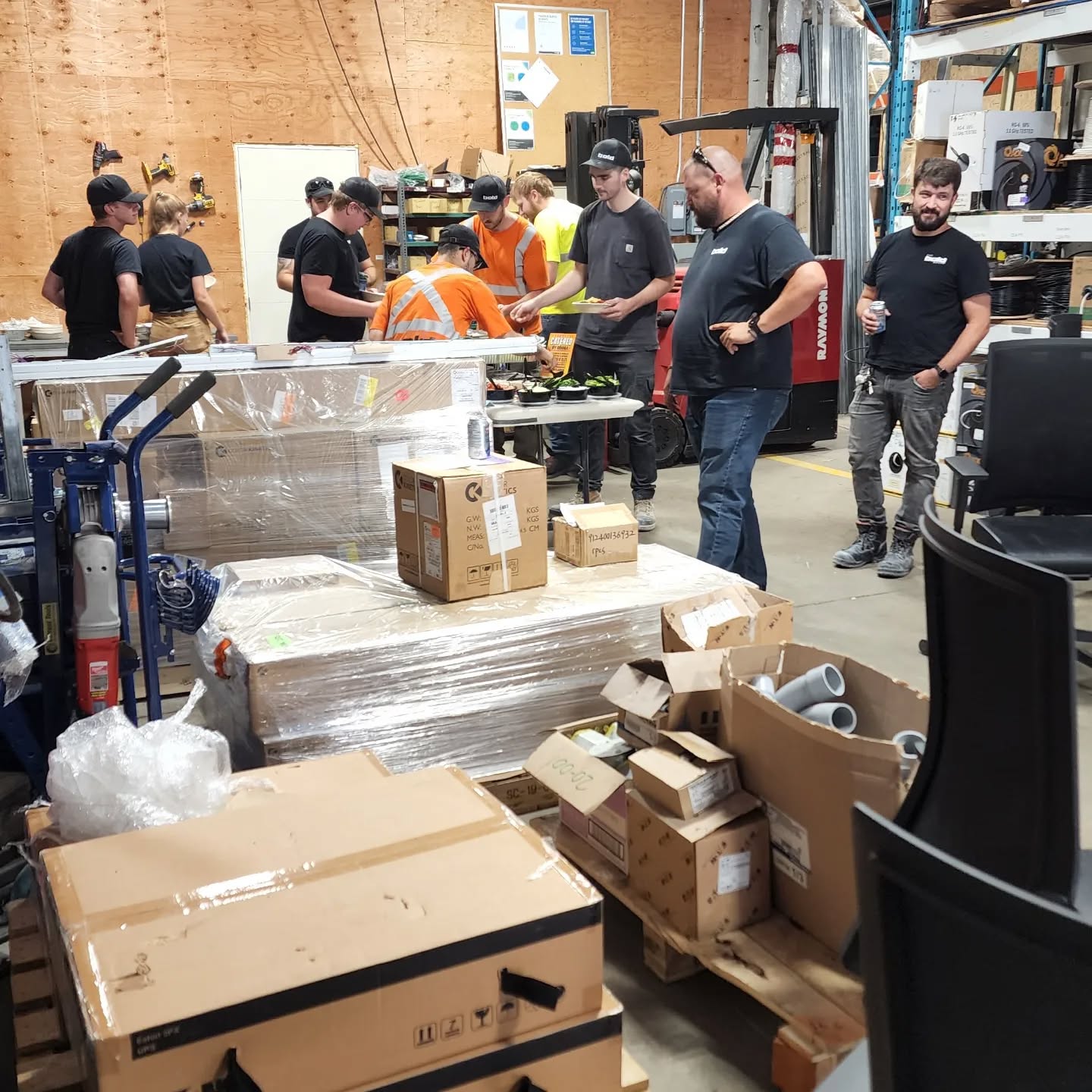 No company BBQ this time. We're bringing in the good stuff!
#bbq #company #teambuilding @qdobakitchener #theboldgroup #electricians #electrical #electriciansofinstagram #takeprideinyourwork #workhardplayhard