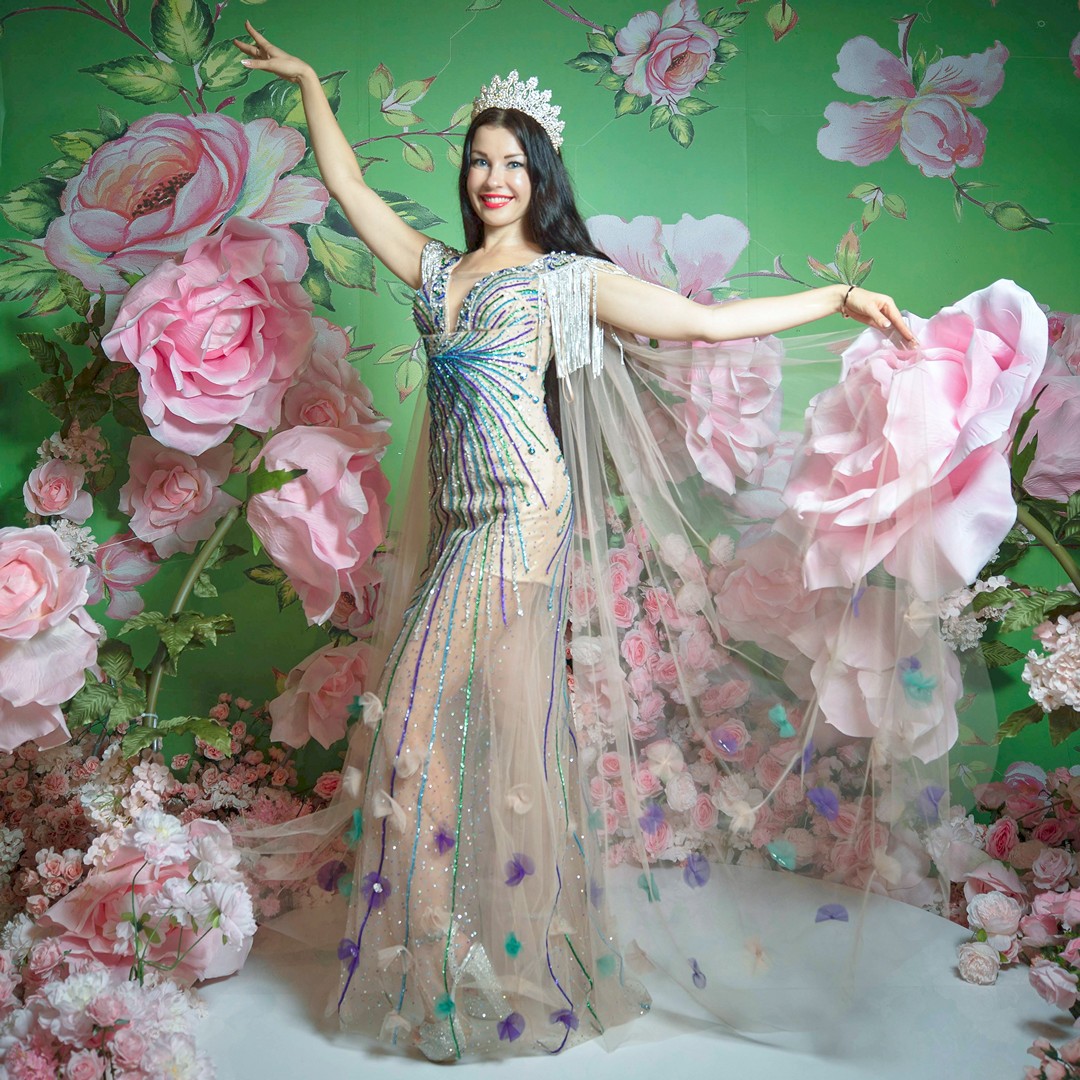 It was a magical journey to create this Fibonacci Spiral Sequence inspired, custom beaded gown into reality at our TA Couture atelier in Miami. Immeasurable hours of dedicated master beading hands and expert seamstresses came together to make this elaborate showpiece.
Worn by @yuliascientist Mrs. USA Universe
📸 @alina.zaliznea
🚩 @thefloralescape
💇♀️ @irina_miami_hair