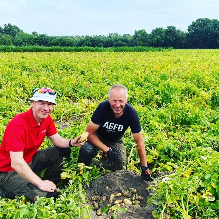 Hälsningar från Sverige! Kyllä hymyilyttää sekä siemenmyyjää että asiakasta kun Annabellen sato ja laatu on 10+ 🤩🤩🤩👌 #annabelle #herkkuperuna