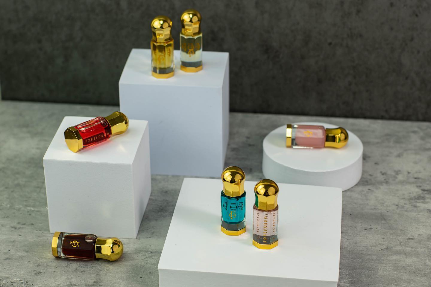 Have you tried layering your fragrances? Mixing up perfumes is a great way to create your own signature scent! āØ
.
.
.
.
.
.
.
.
#alsaeedco #forestoud #fragrance #love #gift #instagood #fragranceoftheday #outift #jummah #pink #luxury #blue #red #strawberry #musk #perfumery