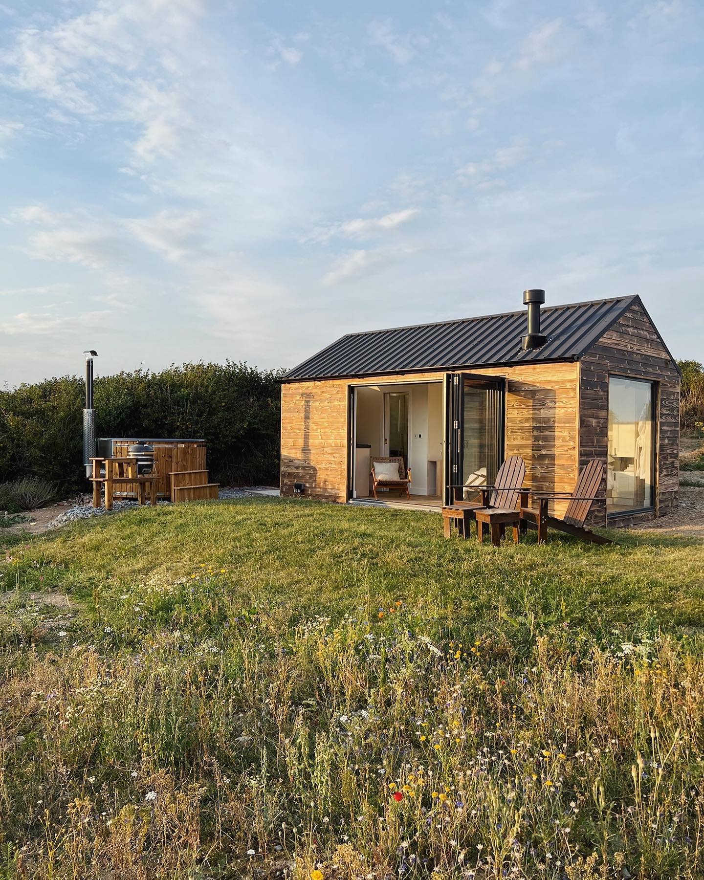 Golden evenings at Longdown cabin 🌿
Longdown has stunning views down the estuary and catches some lovely golden evening sun.
With wifi and new bespoke handmade tables (made by Jon) you can also have a pay-cation and work from our cabins whilst enjoying the views, peace and wildlife.
#staycation #workfromhomelife #devon #holiday #staycation #cabinlife #glamping #goldensun #hottubtime
