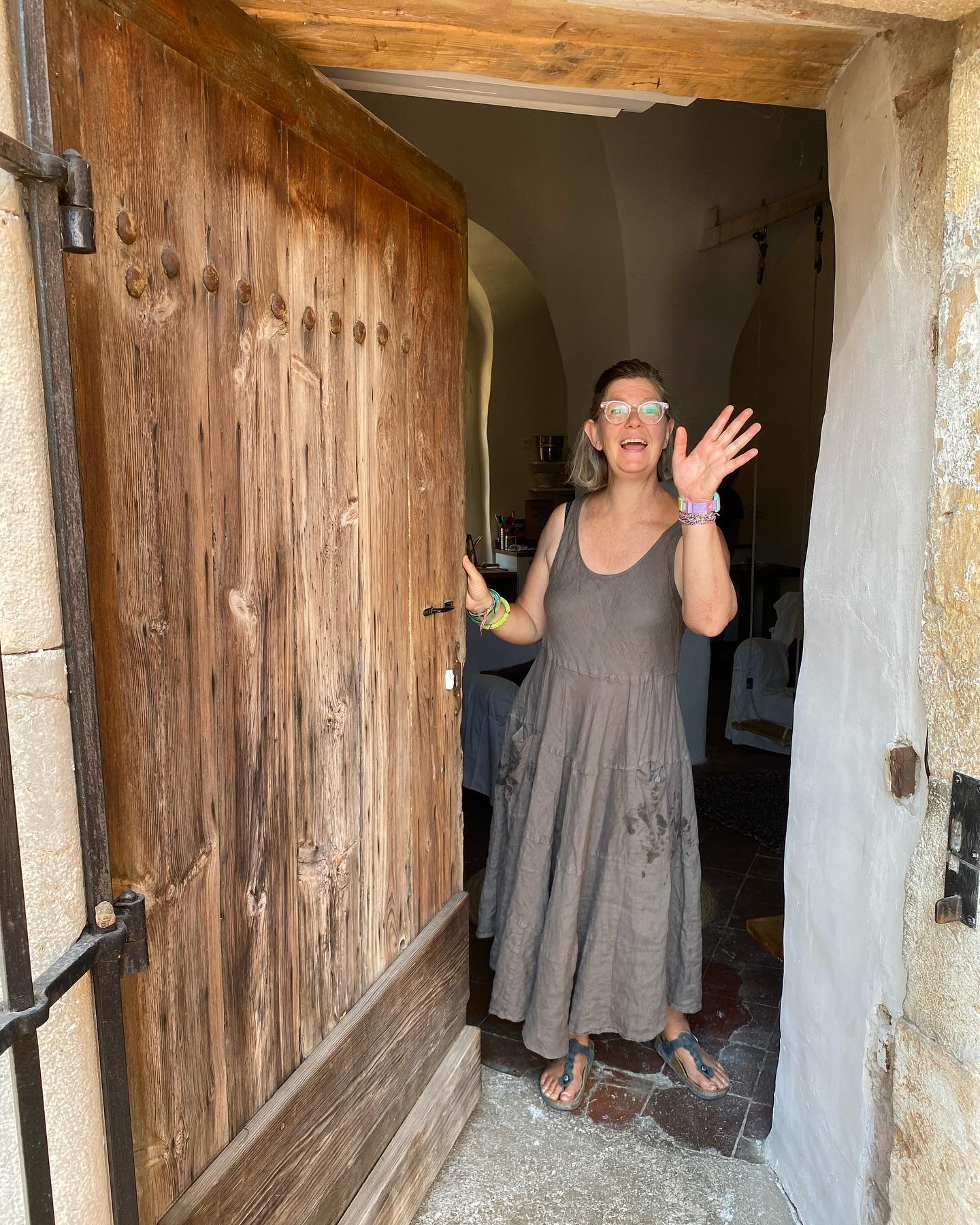 California in South of France! What a wonderful thing! We had the sweetest guests ever at La Maison LONG**** 🤍🤎
.
House available starting August 20th!
.
.
.
.
.
Book La Maison LONG****
Vacation home | Photoshoot
4 bedrooms | 6 guests
📍In the heart of the village (Ollioules, Var)
⛱ 15 min from beaches by car
⏱ Near Sanary-sur-Mer, Bandol, Le Castellet, Evenos, La Cadiere d'Azur, Toulon!
⌨ For lowest prices, book here:
www.lamaisonlong.com
.
.
Réservez La Maison LONG****
Maison de vacances | Lieu de Tournage
4 chambres | 6 personnes
📍Au cœur du village (Ollioules, Var)
⛱ 15 min des plages en voiture
⏱ Proche de Sanary-sur-Mer, Bandol, Le Castellet, Evenos, La Cadiere d'Azur, Toulon!
⌨ Réservez ici (prix les plus bas) : www.lamaisonlong.com
#lamaisonlong #maisonlong #ollioules #sanarysurmer #vacationhome #slow #slowliving #cotedazur #southoffrance #regionsud #frenchriviera #provencealpescotedazur #pacatourisme #maisonalouer #locationsaisonniere #maisondecharme #maisonsdevacances
#authenticprovence #suddelafrance #lesud #ProvenceGuide #VisitProvence #frenchcountry #uniquehomes #amazingspaces #patrimoinefrancais #oldstones #vaultedceiling