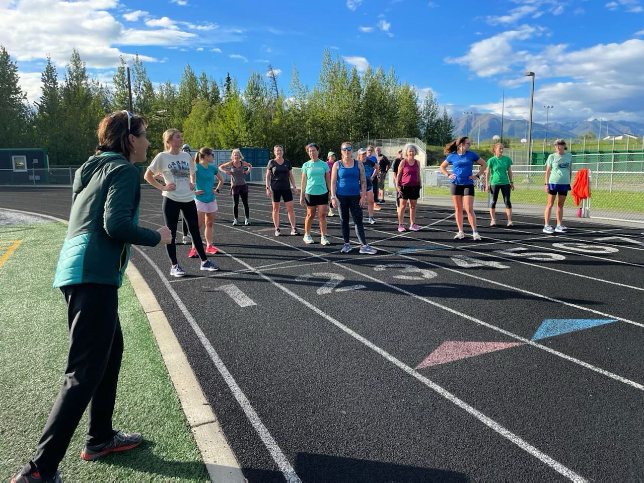 Yesterday was the first session of the 2022 MatSu Running Club Extended Season! Great turnout and sunshine to boot!
Our extended season lasts 6 weeks, from August 23 to September 27. We meet on Tuesdays at 6 p.m. at various locations within the Mat-Su Valley for coached track & trail sessions. More info at matsurunningclub.org.