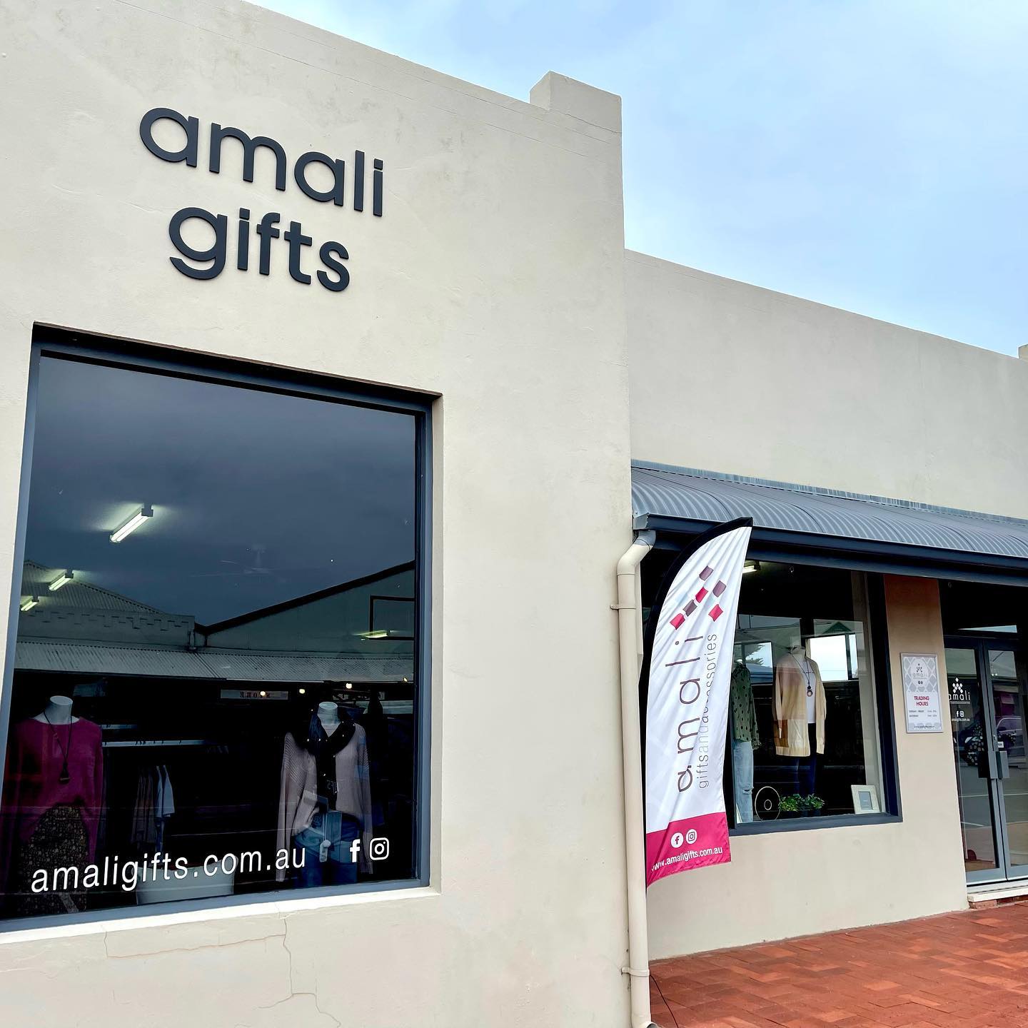 Fresh new signage recently supplied and installed at @amaligiftskingstonse
Stunning black acrylic lettering paired with white vinyl cut window and door decals. Simplicity at its best!
If you haven’t visited recently, go in and check them out. Woman’s and children clothing, men’s workwear and clothing and beautiful wares and gift ideas!
🌱 Signage
🌱 Graphic Design
#jtelements #marketingstudio #graphicdesigner #unleashyourbusinesspotential #sawomanaustralia #limestonecoast #mykingstonse #southaustralianbusiness