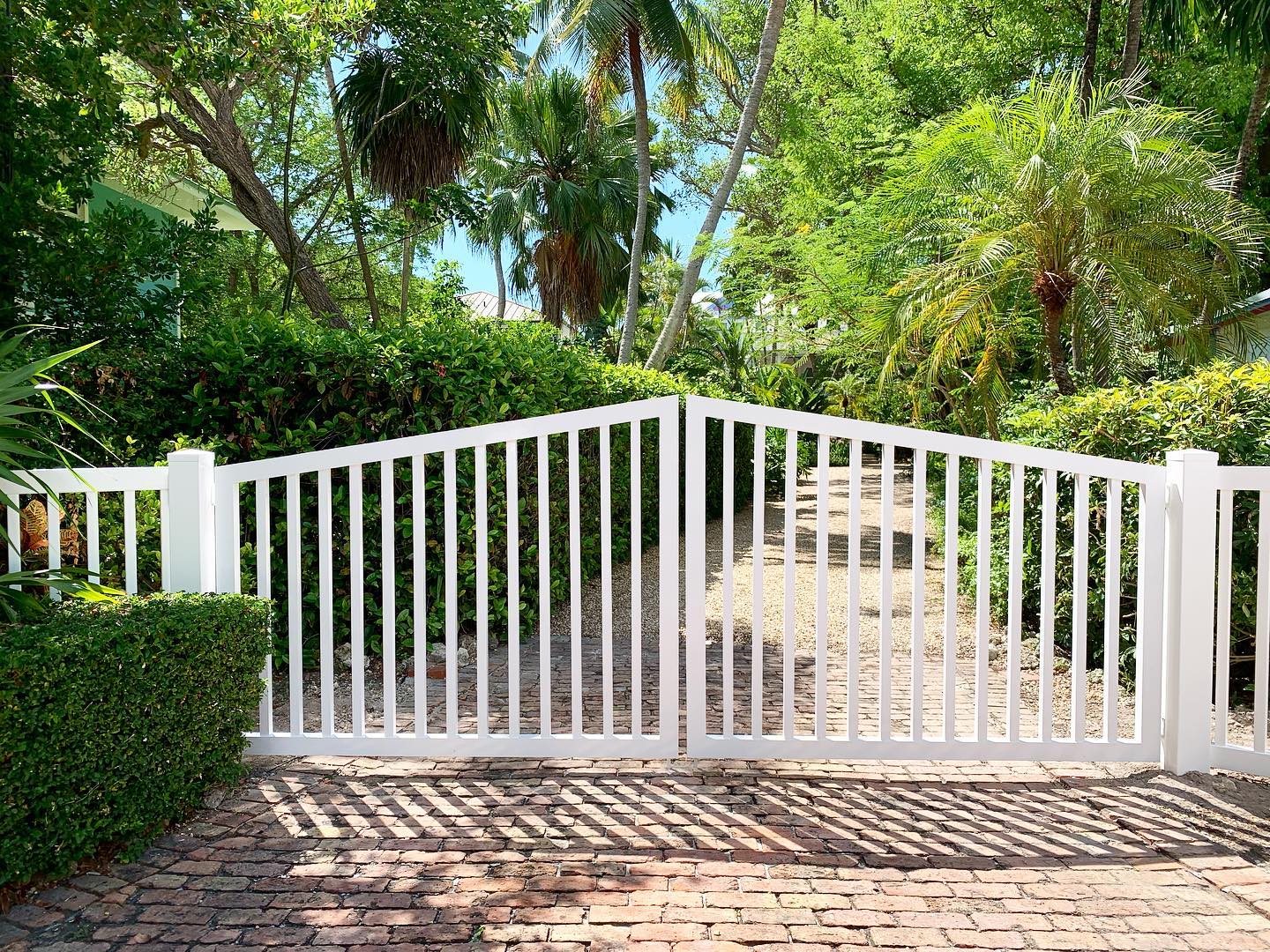Peaked aluminum double swing gate at entrance along with PVC fencing to replace a deteriorating wood fence. #aluminum #pvcfence #knowafenceguy #knowafenceco