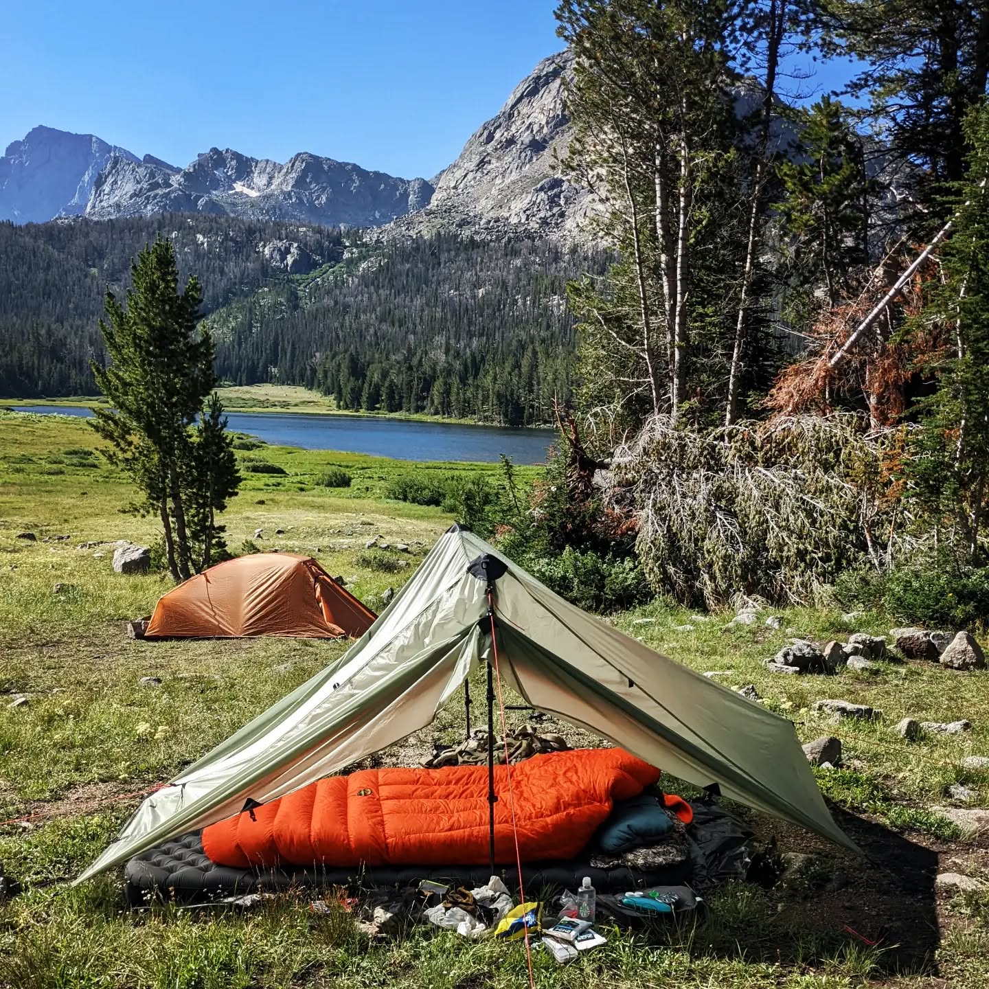 We love seeing customers pictures of our quilts in the wild! This one comes from our friend Caleb staying warm in the wind rivers of Wyoming with his 0° Habanero AlphaLite 900. If you want to be featured, tag us in your picks using your El Coyote gear.
Always Handmade in USA 🇺🇸