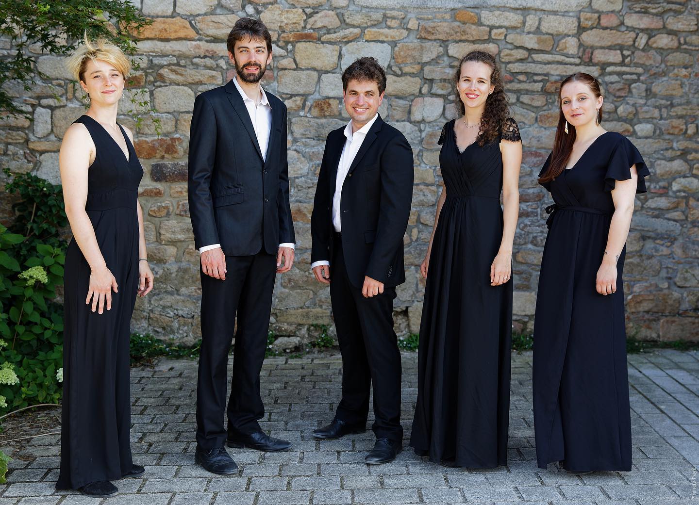 💪 Toujours mobilisés pour notre campagne de crowdfunding afin de financer notre prochain disque 💿 consacré à notre tout dernier programme, « Le temps d’une chanson » 🎶
🎯 43% de notre collecte atteinte et 1 520 euros collectés.
🙏 Il est toujours possible de nous soutenir au lien suivant :
https://www.helloasso.com/associations/ensemble-sottovoce/collectes/le-temps-d-une-chanson-disque
💪 Always commited to reach the final objective of our crowdfunding campaign to finance our next record dedicated to our latest program, « Le temps d’une chanson »
43% of our aim reached and 1,520 euros collected.
🙏 It is always possible to support us at the following link:
https://www.helloasso.com/associations/ensemble-sottovoce/collectes/le-temps-d-une-chanson-disque
📸 Francis Payol, juillet 2022
#tempsdunechanson #musique #crowdfunding #financementparticipatif #music #chantlyrique #ensemblevocal #quatuor #vocalquartet #classicalmusic