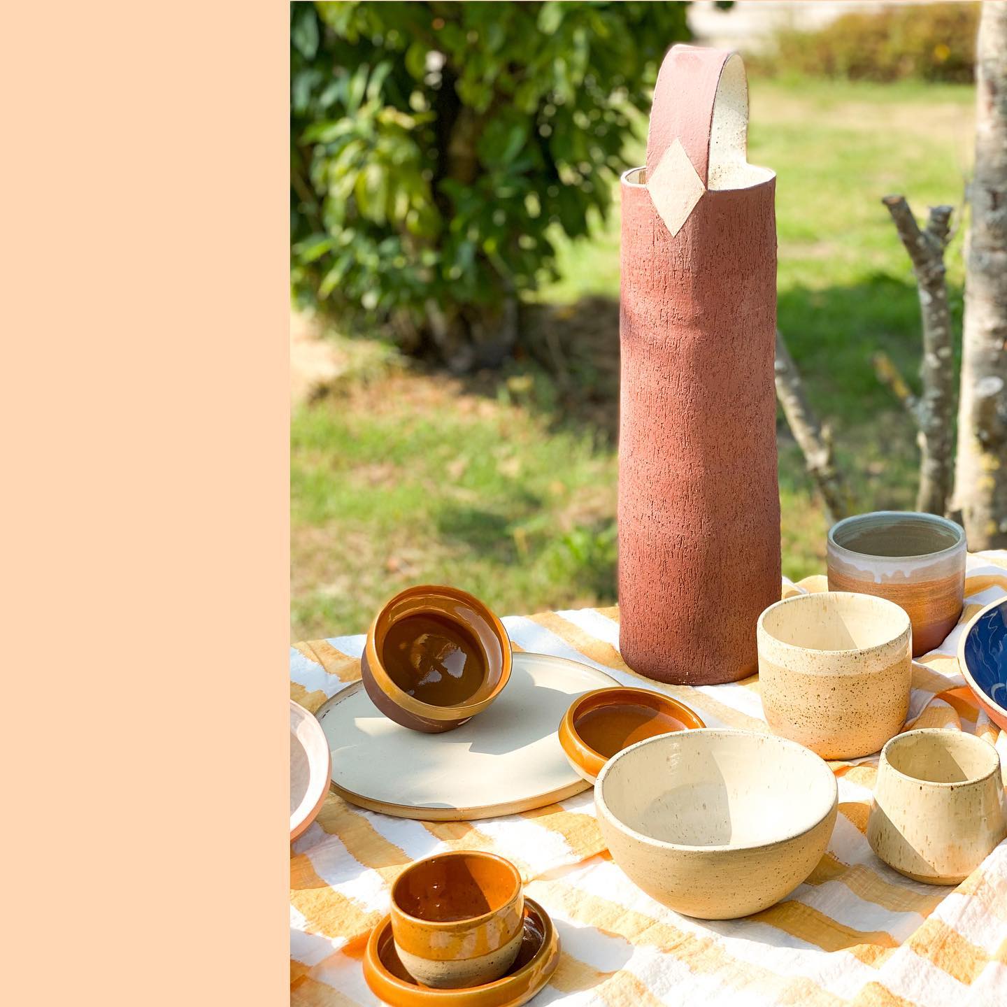 Dear friends,
Next Sunday the 4th of September @sensitiveboi and I will be hosting a studio sale at our studio garden! From 11h till 17h you are welcome to pass by our studio in Amsterdam nieuw-west. We will be selling out all our lovely left over pieces, flaws, wonky ones and try outs for a bargain. You can find the studio at Lakenhalstraat 2, next to metrostation Postjesweg.
Hope to see you there! 💕
#studiosale #ceramicsofinstagram #ceramicsale #madeinamsterdam #handmadeceramics #potterystudio #wheelthrown #slipcasting #handbuildceramics