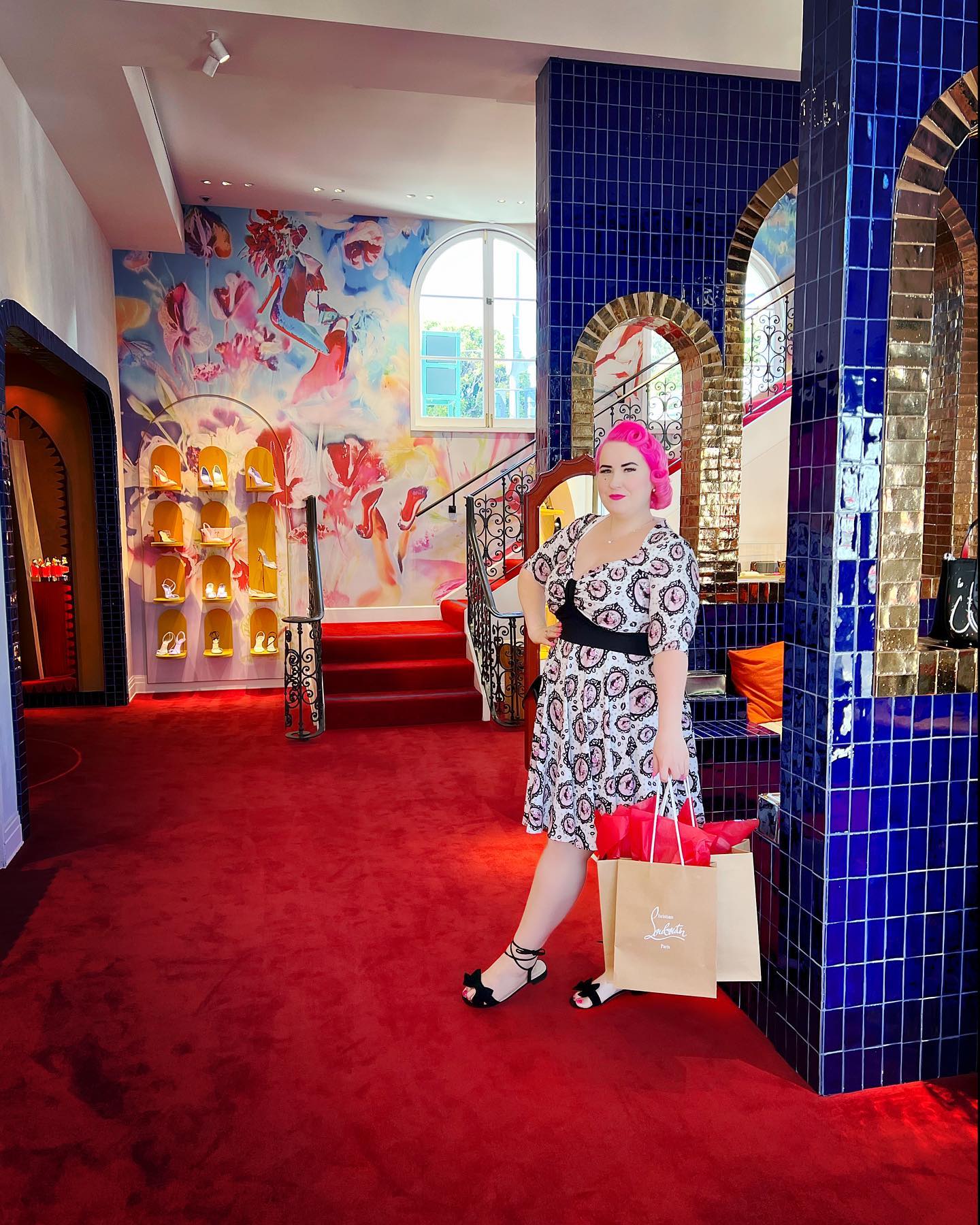 Went shopping in Beverly Hills the other day, on Rodeo Drive 💖
.
This is the actual shop from that shopping scene in ‘Pretty Woman’ where Vivian aka Julia Roberts gets shamed.
.
.
.
#fashiondesigner
#california
#hollywood
#fashion
#visygale
#stoffgal
#sewing
#dress
#rodeodrive
#losangeles
#beverlyhills
#christianlouboutin
#christianlouboutinrodeodrive
@louboutinworld