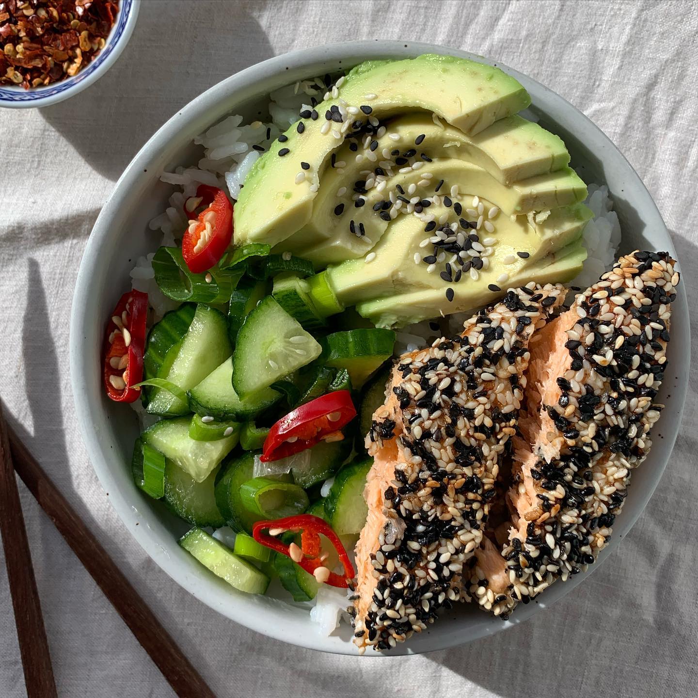 My current obsession⦠so bloody easy and full of brain happy omegas š§
Coat some @tassalsalmon in egg whites and then in sesame seeds. Bake for 20min. Serve with coconut rice and a spicy cucumber salad.
Thank me later.
#tassalsalmon #salmon #healthyfood #mealideas #nutrition #easymeals #Tryfor5