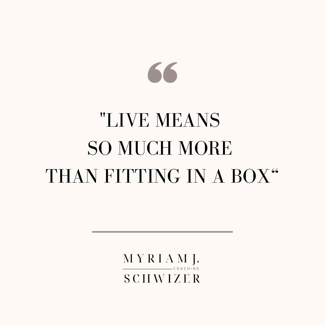 Wenn wir uns von Grenzen, Erwartungen, Normen und Idealbildern lösen, entfalten wir uns und schöpfen unser immenses Potenzial aus. Plötzlich entstehen Dinge, die wir uns niemals erträumt oder zugetraut hätten.
Hast du auch sofort daran gedacht, in die „Box“ anderer zu passen? Erwischt! Klar, Erwartungen anderer zu genügen ist ein weit verbreitetes „Phänomen“ - aber wie ist es mit der Box, die wir uns selber basteln? Was wäre, wenn du die Box einfach abschaffst?
Falls es eine Holzbox ist: Ein Lagerfeuer ist super cozy im Herbst!🔥
Kartonbox? Die Karton-Entsorgung ist in der Schweiz kostenfrei.😉
#humanpotential #human
#entfaltung #potenzial #lebengestalten #grenzen #selbstbestimmung #personality #weiterentwicklung #lifestyle #lifecoaching #lifecoachzürich #myriamschwizercoaching
