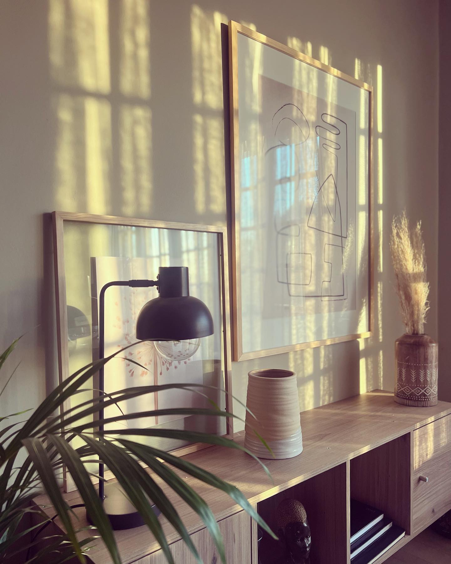 Natural wood, glass, green shoots and sunrise blend exquisitely to set the stage for an inspiring scene that effortlessly captures the eye. Create your own today: create custom frames, print and frame photos and images or shop our framed art prints as seen here!
▪️
▪️
▪️
🔲 Create custom picture frames
🌇 Print and frame your own photos/images
🎑 Shop our collection of framed art prints
📦 Free delivery in SA orders +R1500
▪️
▪️
#pictureframes #art #decor #frames #minimalism #Scandinavianstyle #japandi #minimaliststyle #simplicity #art #styleicon #framedart #wallart