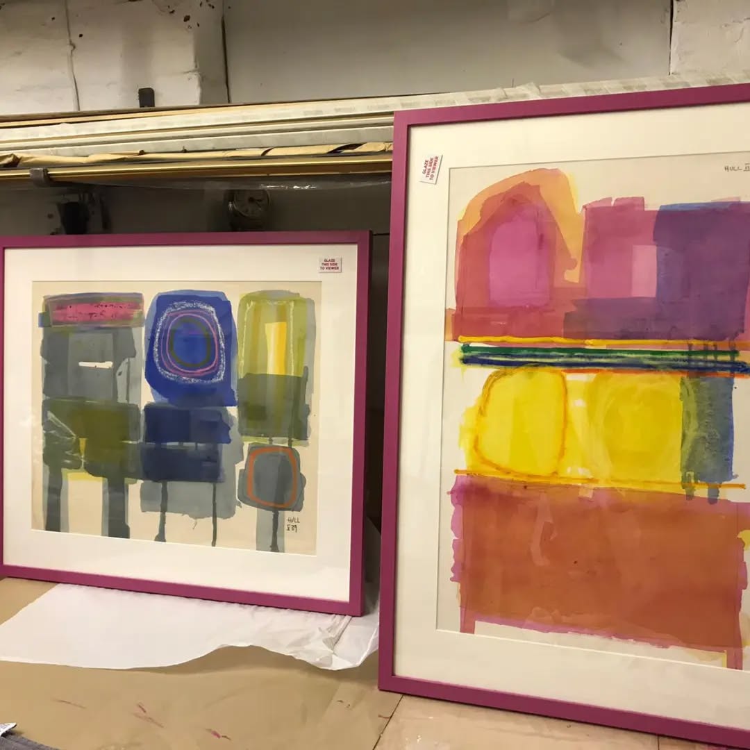 Pop of autumn colour cheering up the workshop! I offer a bespoke paint match service for coloured frames to get the exact effect you are after
#worthingbusiness
#smallbusiness
#framing
#customframing
#framingart
#framinglife