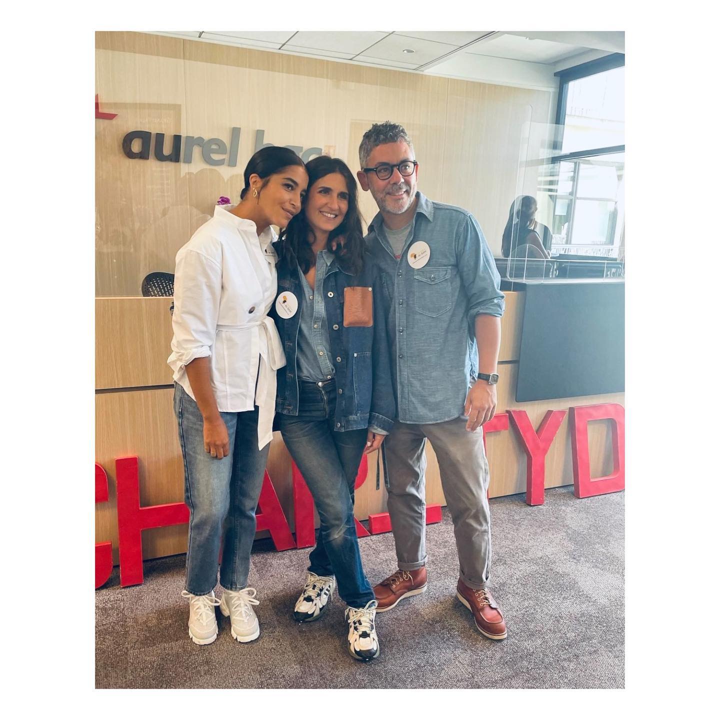 ENSEMBLE
Pour #LesEnfantsDeBam
Merci encore à nos ami.s.es de s’être prêtés au jeu de trader pour nos petits de Bam.
#CoeursEnOr
Et à #AurelBCG de nous accueillir .
#LeilaBekthi #GeraldineNakache #ManuPayet #CarolineDeMaigret #CamilleCombal
#ChristineSonier
#CharityDay #BurkinaFaso #Bam #santé #éducation #trader #foraday