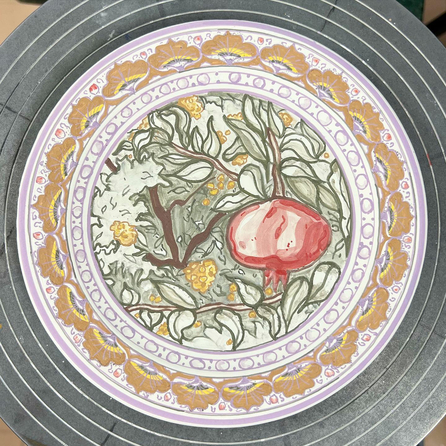 WOW what an incredible, incredible experience this past week has been - and in the making since early 2019! Inspiring, instructive, and just so lovely. I’m so, so grateful for all of it. Thank you to my incredible teacher @morena_moretti_arte and all of the incredible artists at @mondialtornianti_gg , the fantastic and supportive hosts @da_coco_e_mini_beb_faenza_ , and for the warm welcome to the Faenza ceramics scene and for making new friends @kellerelvira @fiorenzapancino @frensisinthewild ☺️🥰 non aspetto tornare! Se mai siete nella zona di DC, fammi sapere ☺️🥰
Spending a few more days in Italia to see more friends, family, and art, and then back to DC and New England for a final Fall push of art! 😊🥳🥳
P.S. you might recognize the photo from the last post / a story where I asked what photo I should paint 😊 this was one of the ones that got some love, and I couldn’t agree more!
.
.
.
#ceramica #maiolica #ceramicart #publicart #faenza #artepublica #artigianato #foodart #pomegranate