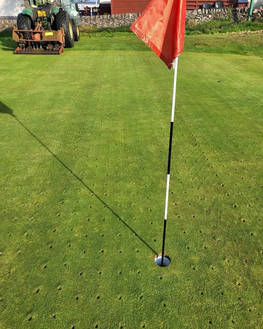 Autumn green work has commenced.... Please give the greenkeeping staff right of way on the greens...⛳ #rothesaygolfclub #greenkeeping #autumn #works #golf #wintergolf #scottishgolf